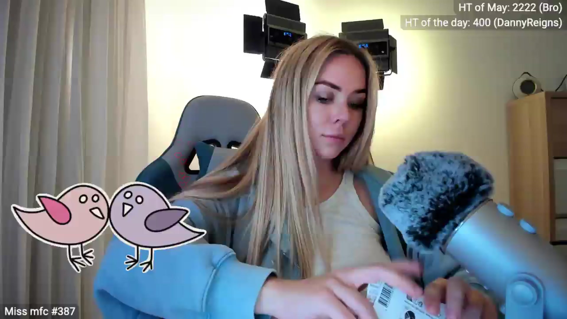 Gallery image thumbnail from Linda_0nline's myfreecams stream on, 05/26/2026, 19:35 image 16 of 20