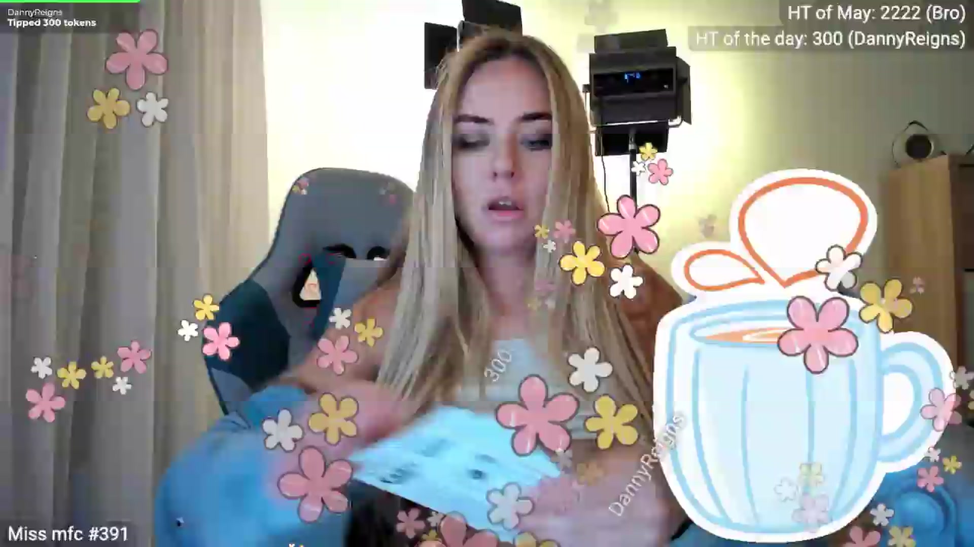 Gallery image thumbnail from Linda_0nline's myfreecams stream on, 05/26/2026, 19:35 image 12 of 20