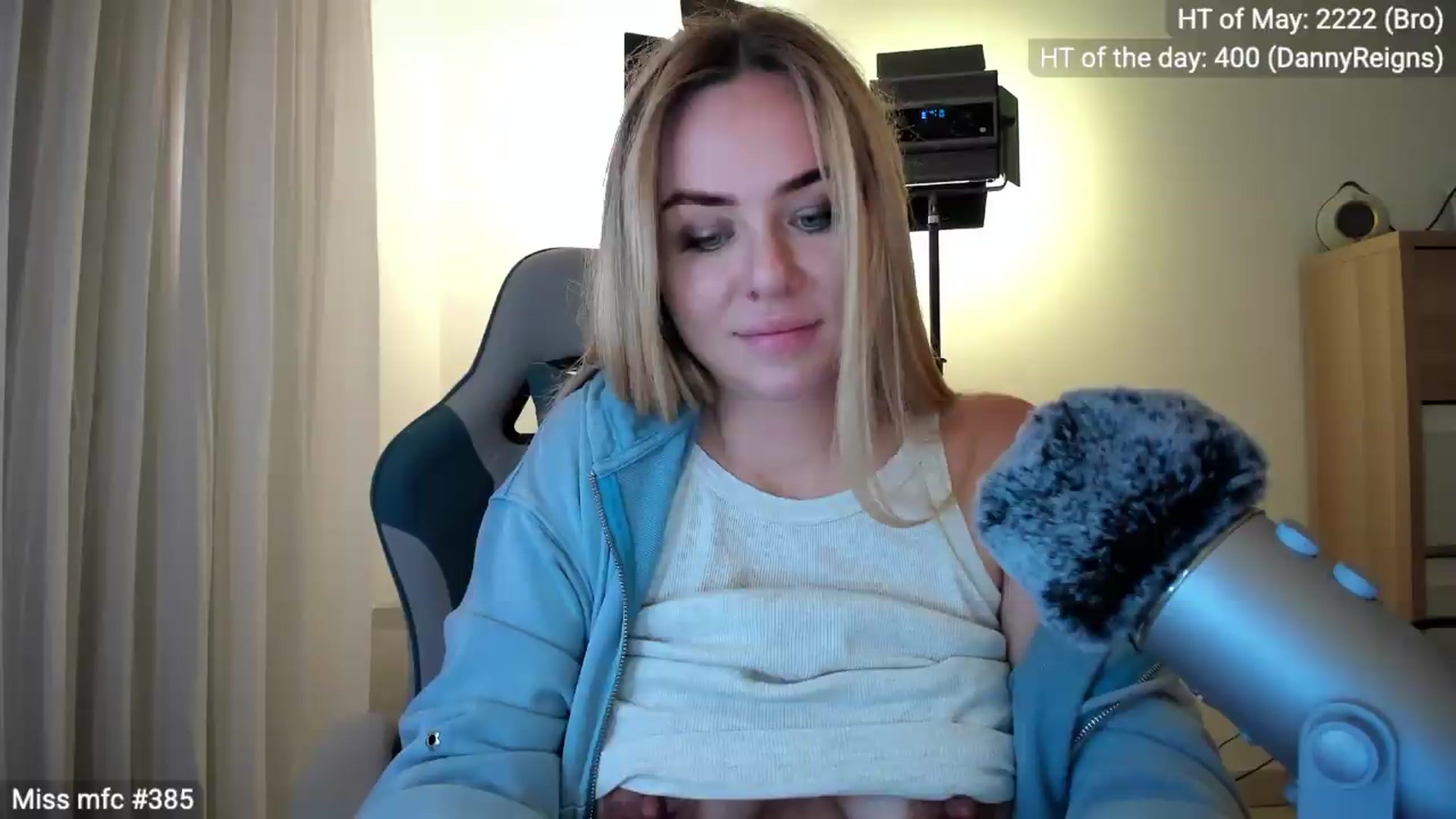 Gallery image thumbnail from Linda_0nline's myfreecams stream on, 05/26/2026, 19:35 image 18 of 20