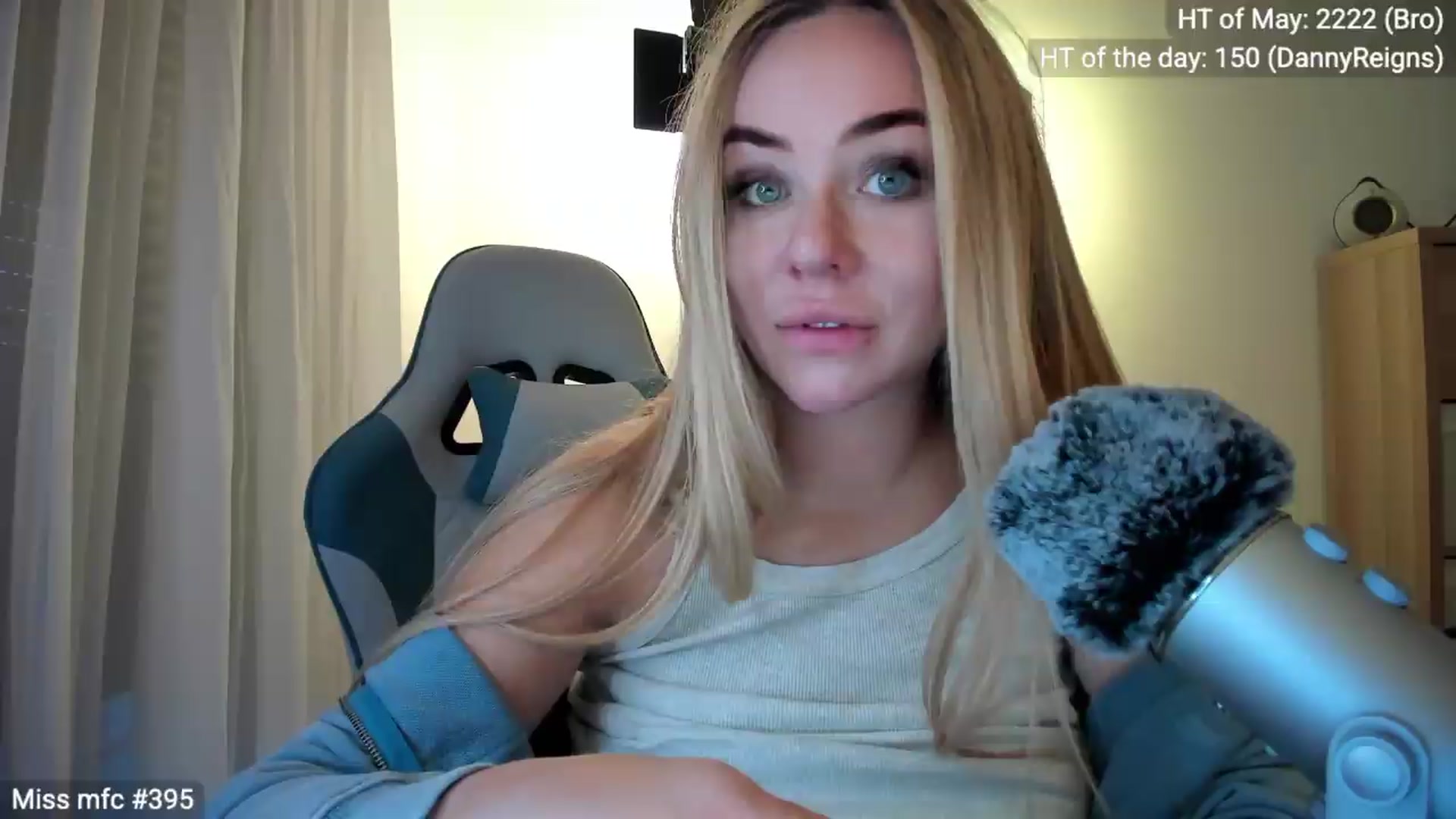 Gallery image thumbnail from Linda_0nline's myfreecams stream on, 05/26/2026, 19:35 image 9 of 20