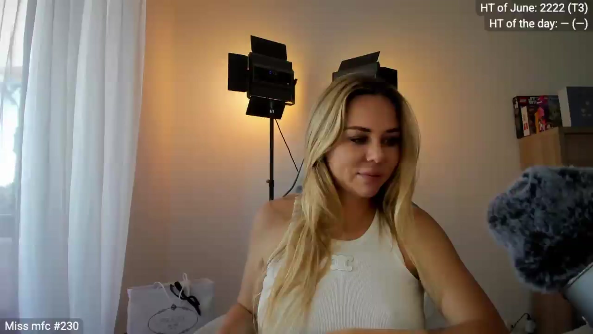 Gallery image thumbnail from Linda_0nline's myfreecams stream on, 06/03/2026, 10:21 image 1 of 20
