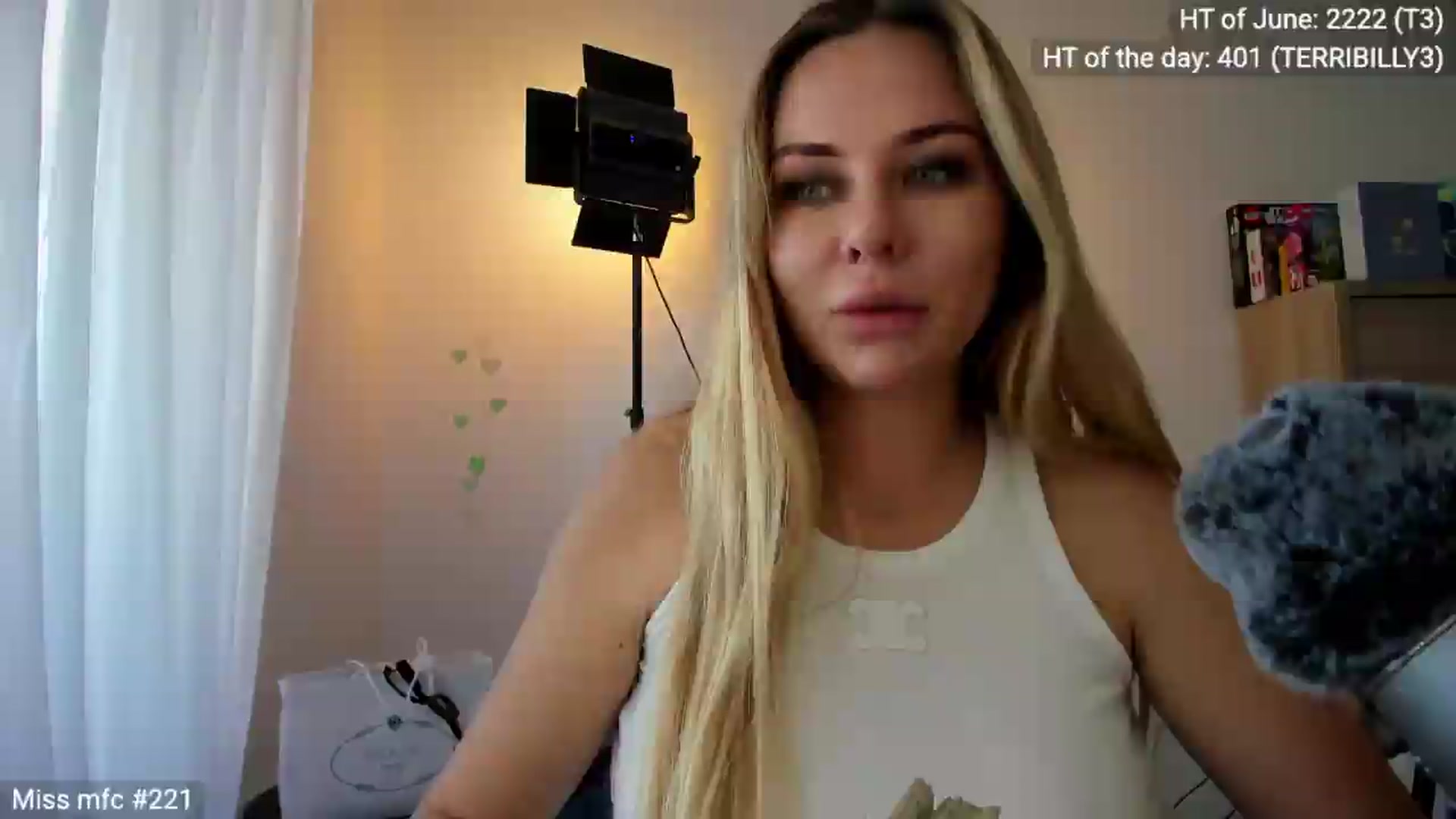 Gallery image thumbnail from Linda_0nline's myfreecams stream on, 06/03/2026, 10:21 image 10 of 20