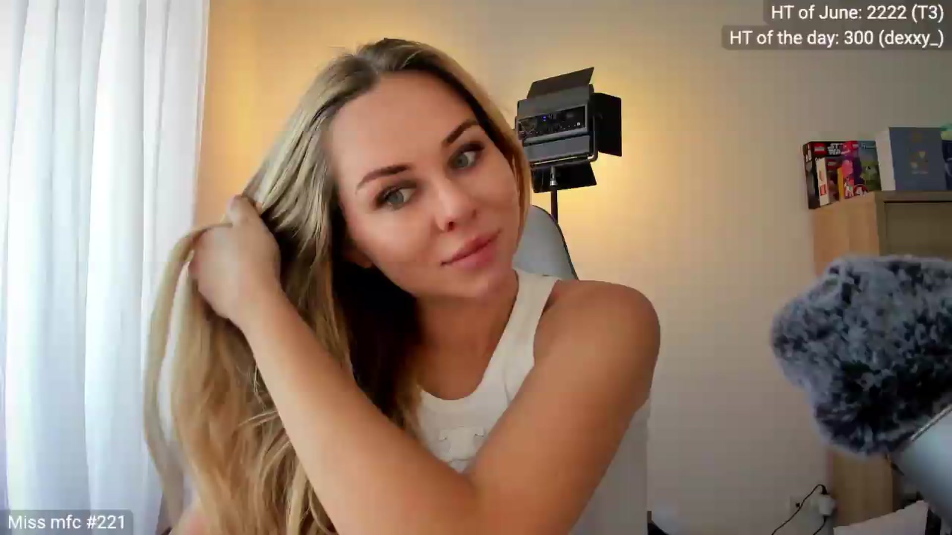 Gallery image thumbnail from Linda_0nline's myfreecams stream on, 06/03/2026, 10:21 image 5 of 20