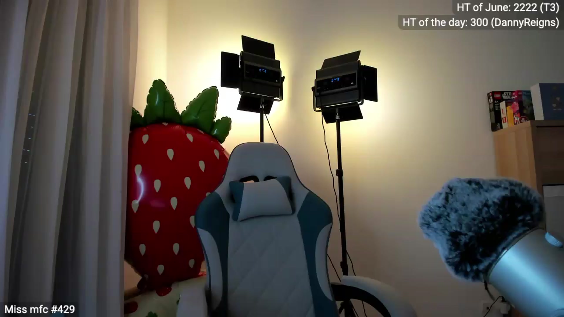Gallery image thumbnail from Linda_0nline's myfreecams stream on, 06/06/2026, 19:28 image 8 of 20