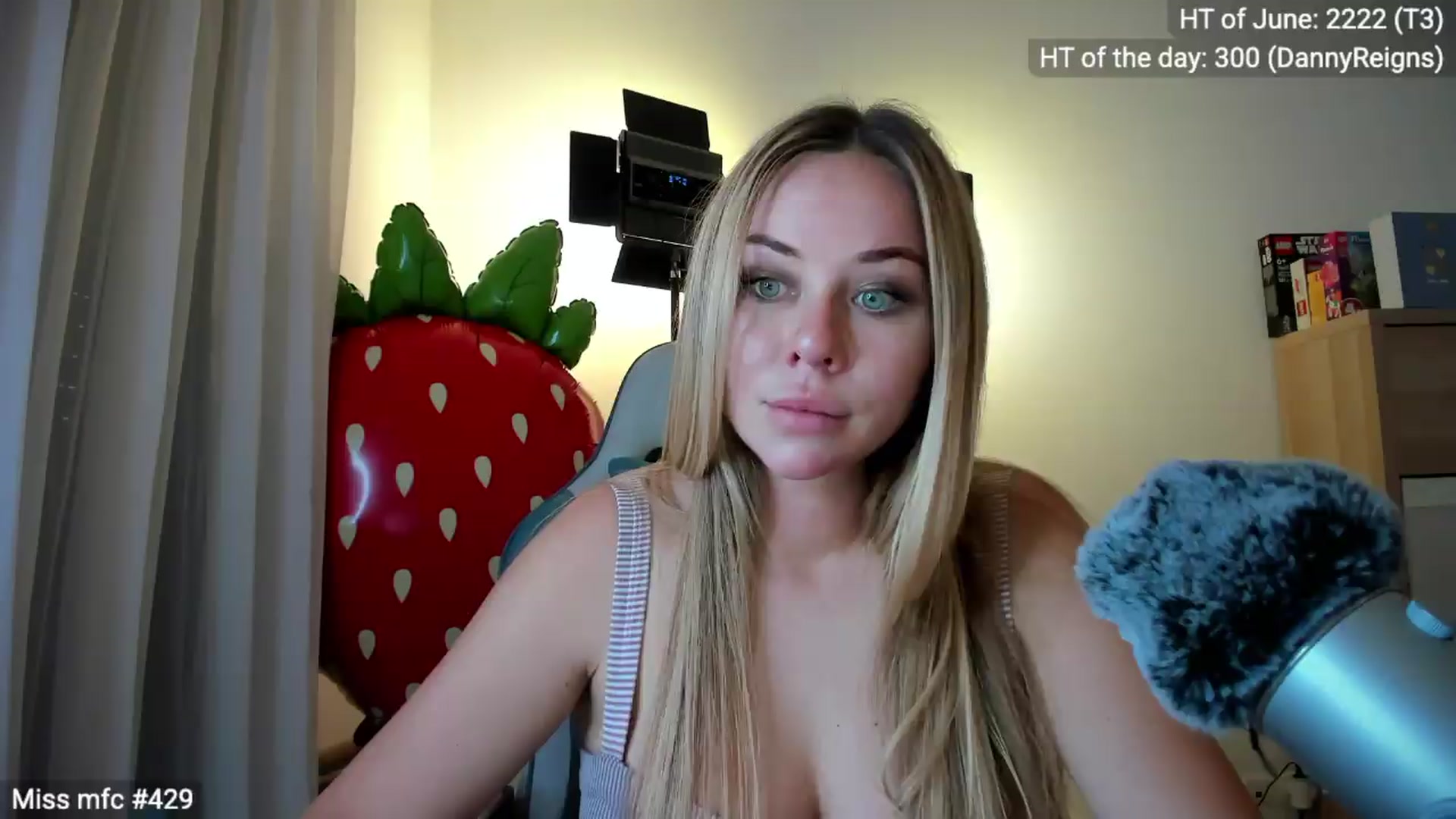 Gallery image thumbnail from Linda_0nline's myfreecams stream on, 06/06/2026, 19:28 image 12 of 20