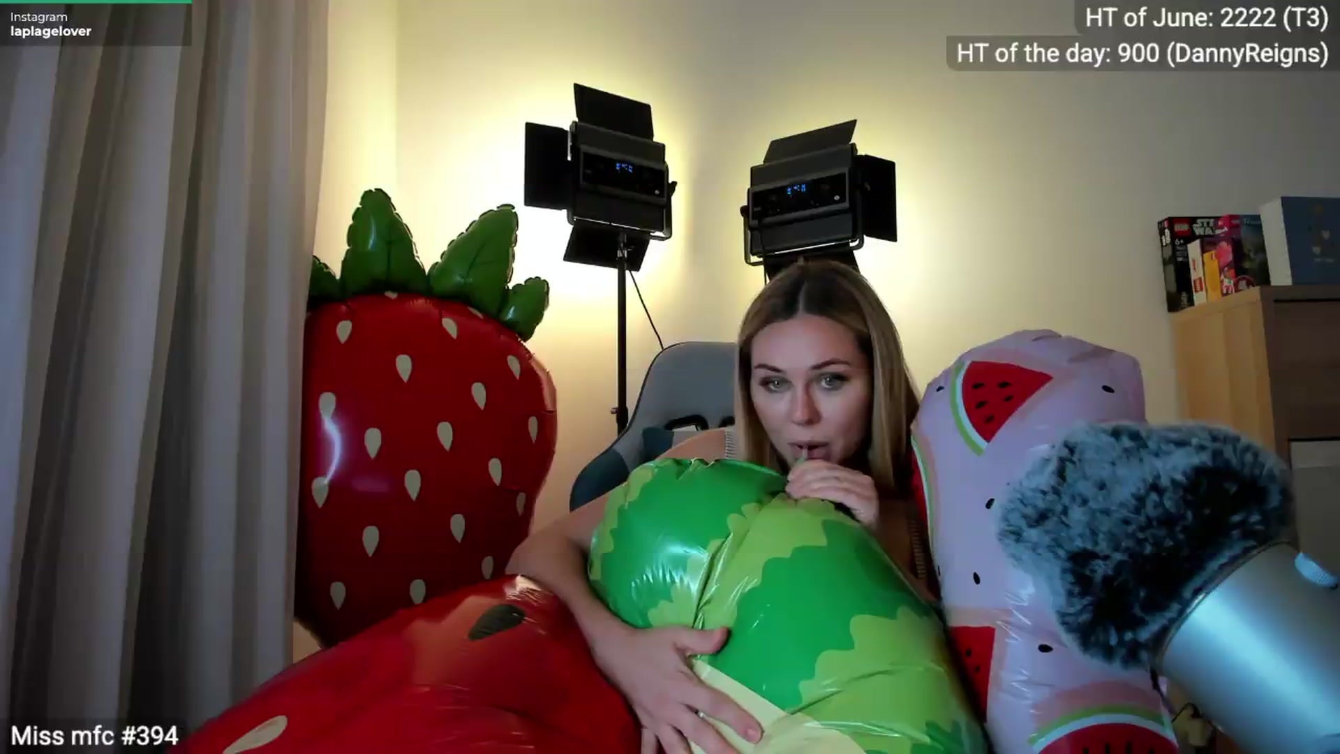 Gallery image thumbnail from Linda_0nline's myfreecams stream on, 06/06/2026, 19:28 image 19 of 20