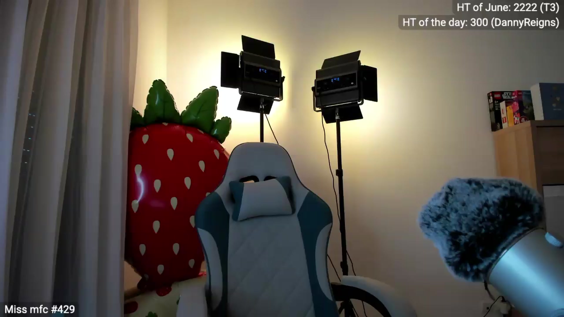 Gallery image thumbnail from Linda_0nline's myfreecams stream on, 06/06/2026, 19:28 image 7 of 20