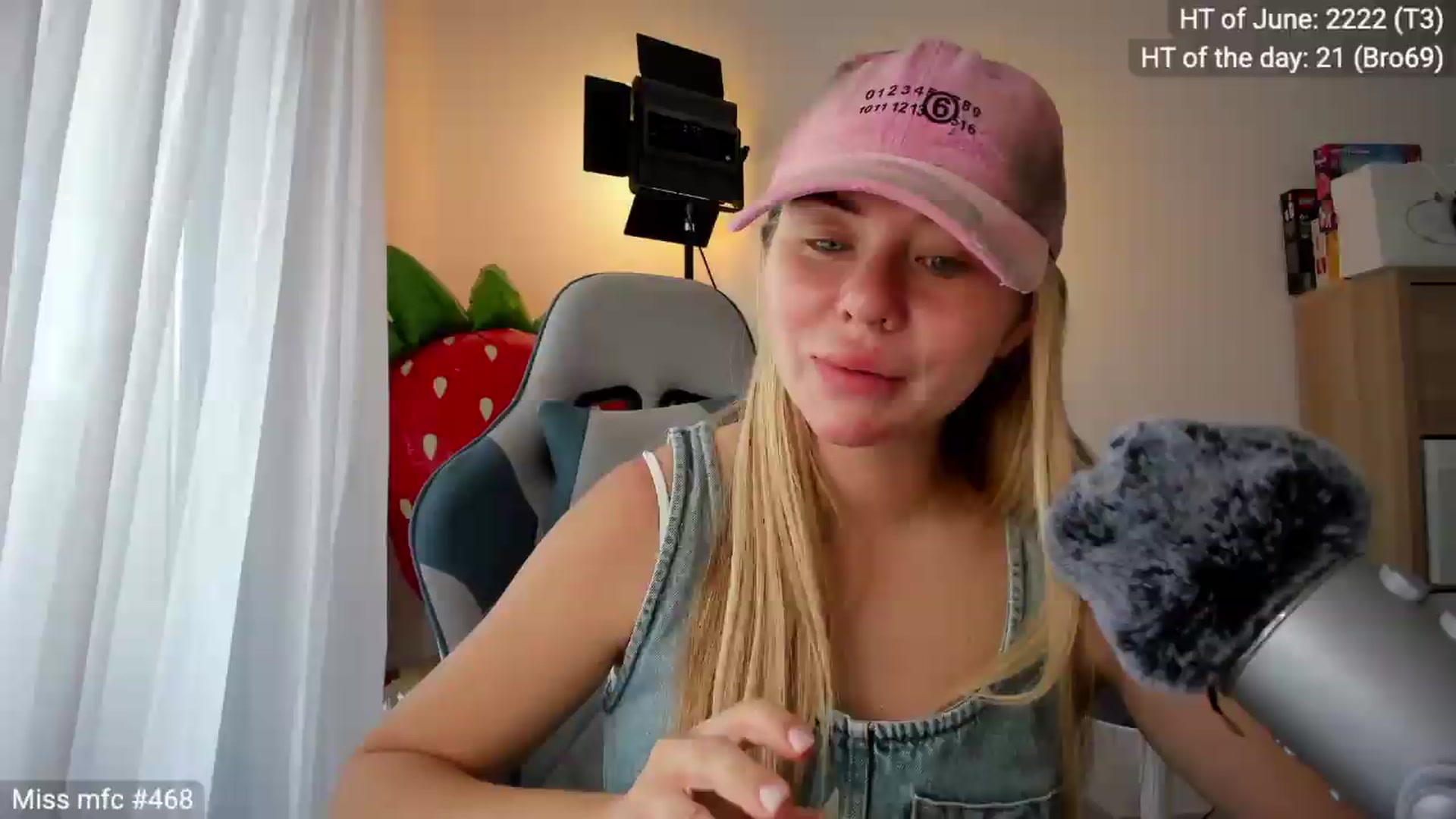 Gallery image thumbnail from Linda_0nline's myfreecams stream on, 06/11/2026, 10:25 image 1 of 20
