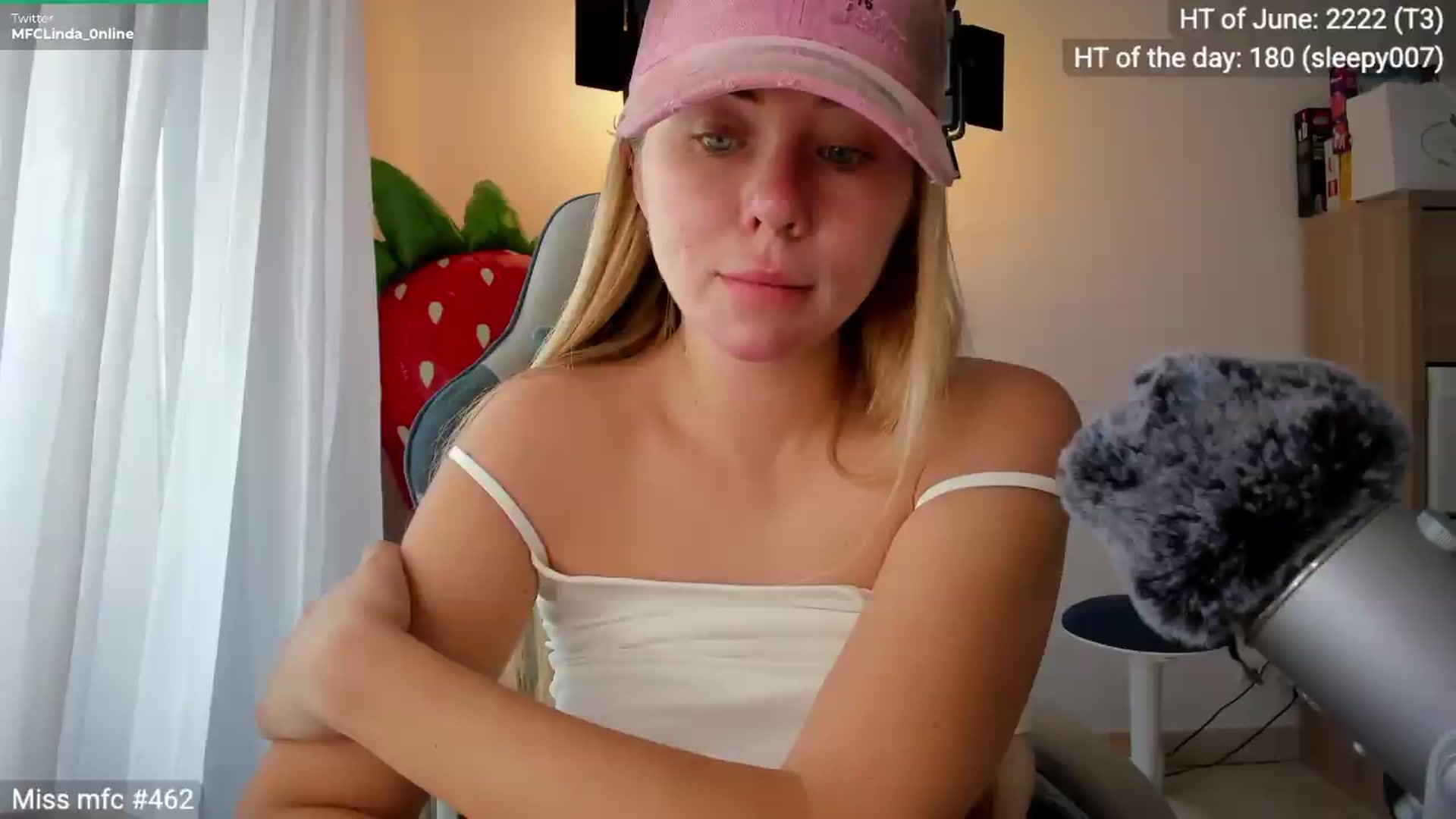 Gallery image thumbnail from Linda_0nline's myfreecams stream on, 06/11/2026, 10:25 image 9 of 20