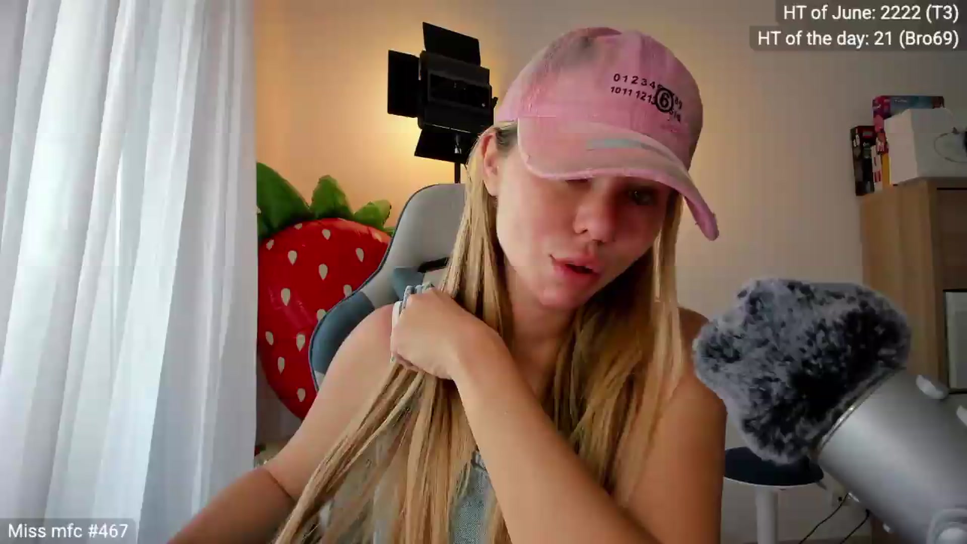 Gallery image thumbnail from Linda_0nline's myfreecams stream on, 06/11/2026, 10:25 image 3 of 20