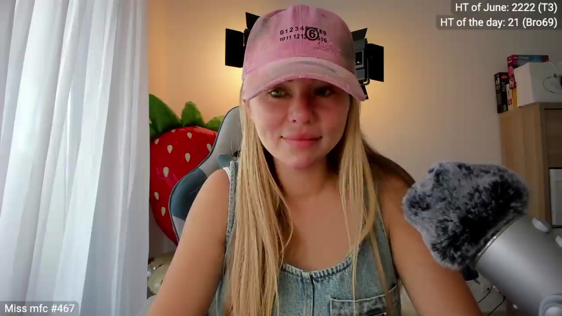 Gallery image thumbnail from Linda_0nline's myfreecams stream on, 06/11/2026, 10:25 image 2 of 20