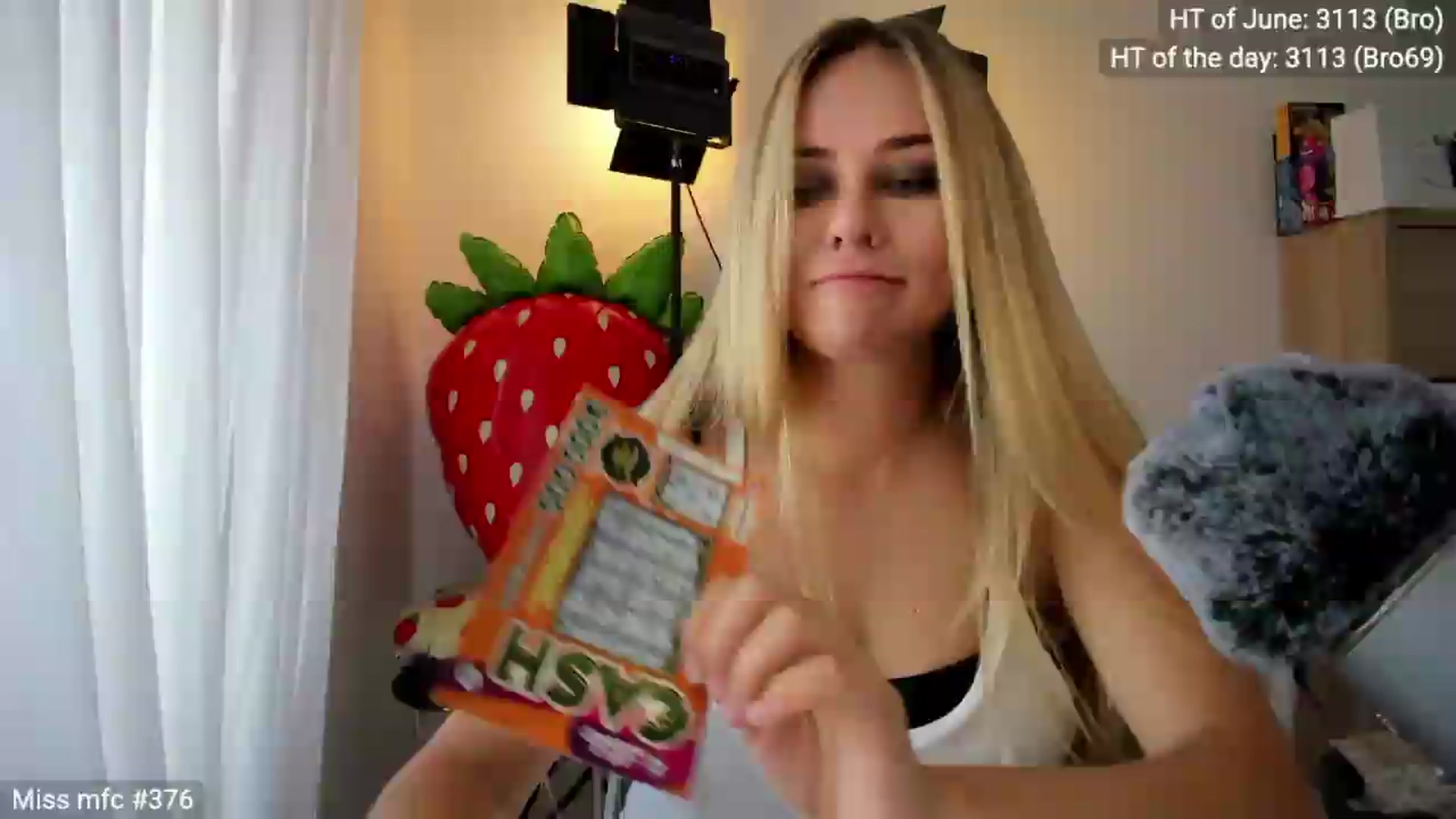 Gallery image thumbnail from Linda_0nline's myfreecams stream on, 06/12/2026, 09:05 image 18 of 20