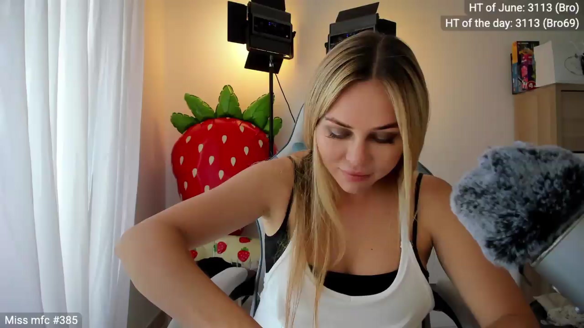 Gallery image thumbnail from Linda_0nline's myfreecams stream on, 06/12/2026, 09:05 image 15 of 20