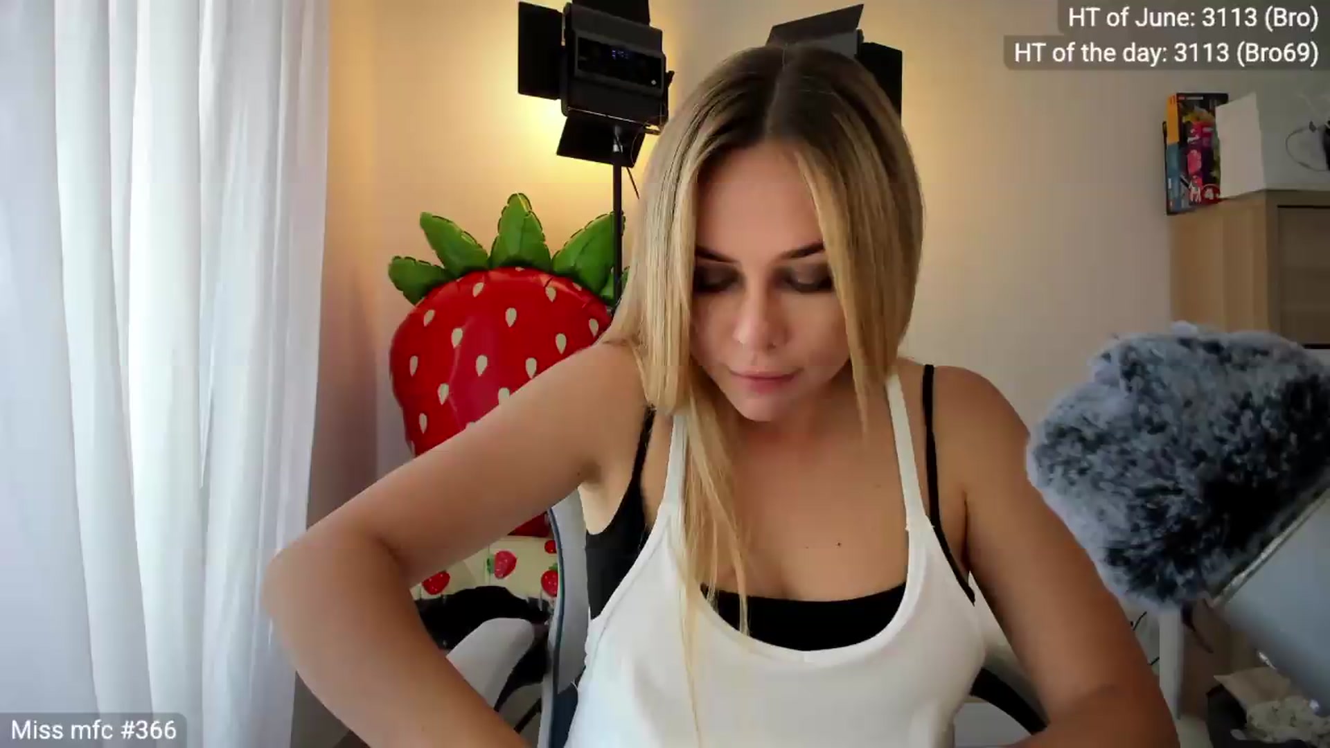 Gallery image thumbnail from Linda_0nline's myfreecams stream on, 06/12/2026, 09:05 image 20 of 20