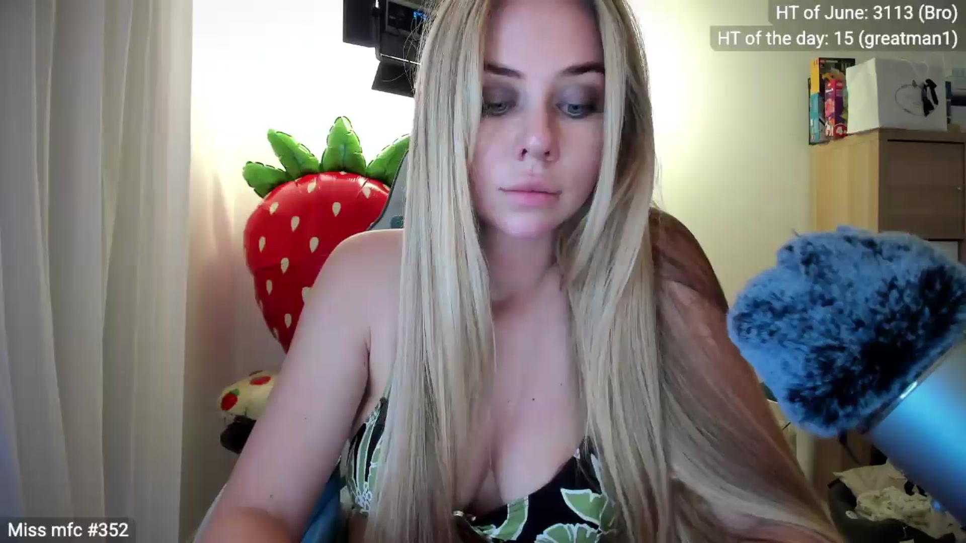 Gallery image thumbnail from Linda_0nline's myfreecams stream on, 06/12/2026, 20:01 image 2 of 20