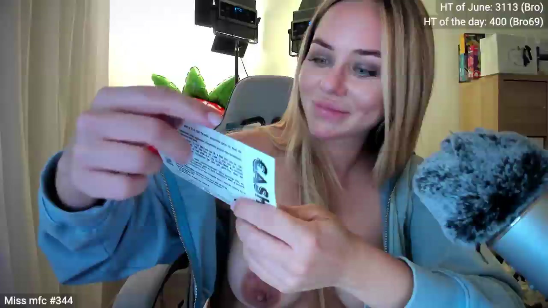 Gallery image thumbnail from Linda_0nline's myfreecams stream on, 06/12/2026, 20:01 image 15 of 20