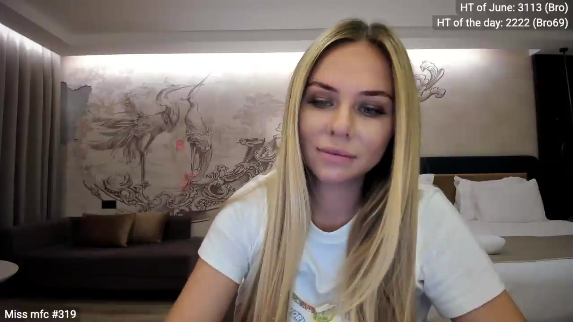 Gallery image thumbnail from Linda_0nline's myfreecams stream on, 06/14/2026, 18:14 image 15 of 20