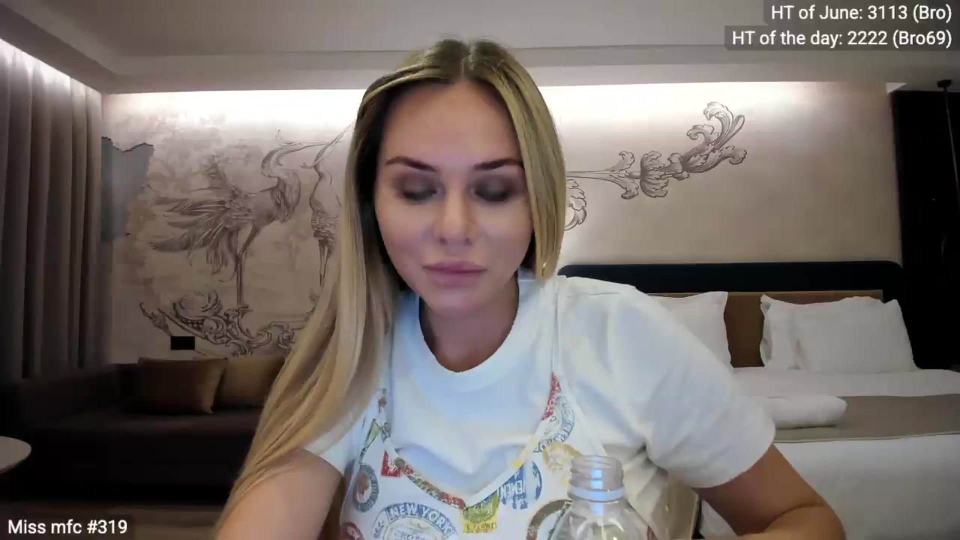 Gallery image thumbnail from Linda_0nline's myfreecams stream on, 06/14/2026, 18:14 image 14 of 20