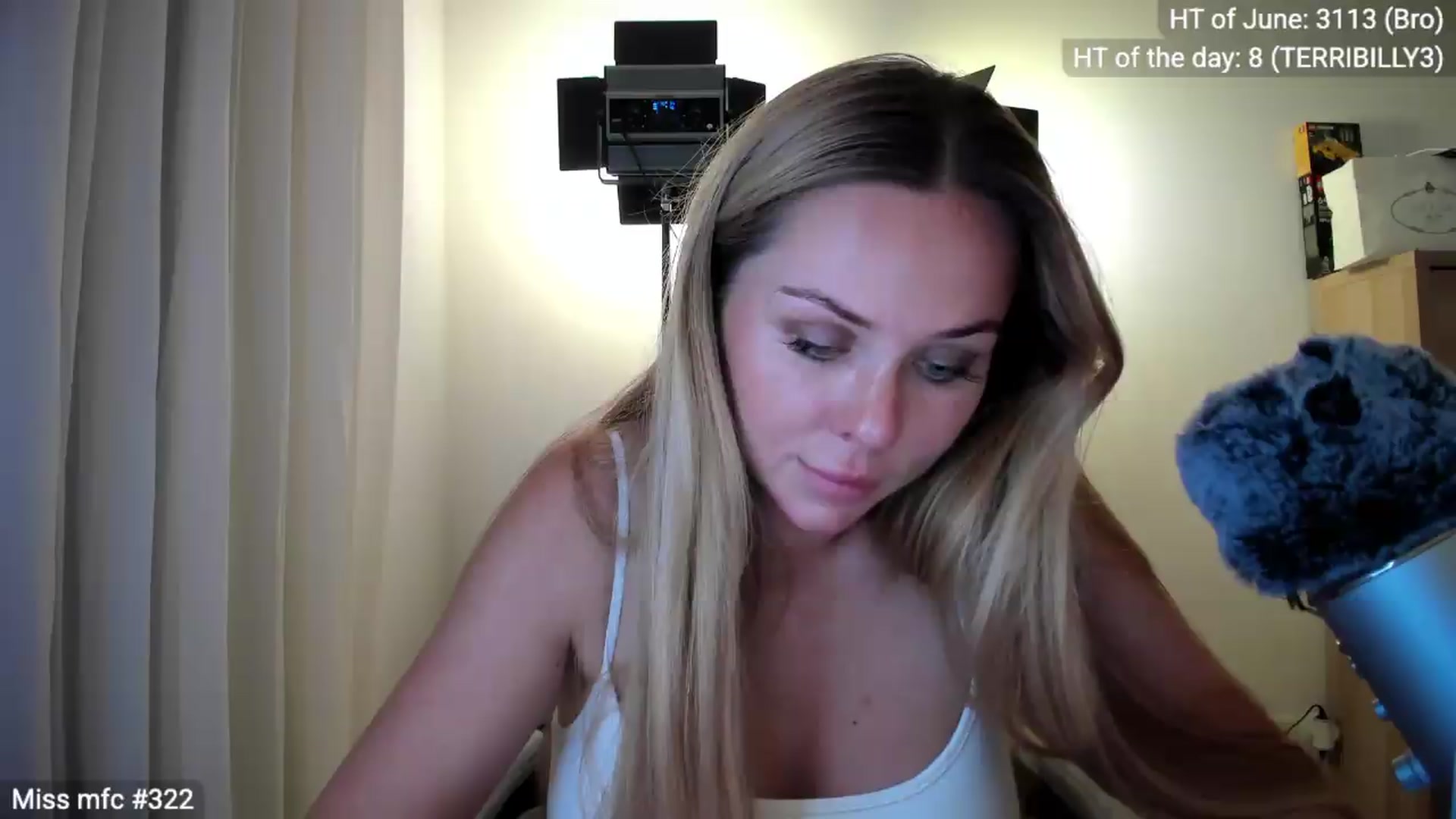 Gallery image thumbnail from Linda_0nline's myfreecams stream on, 06/18/2026, 20:50 image 4 of 20