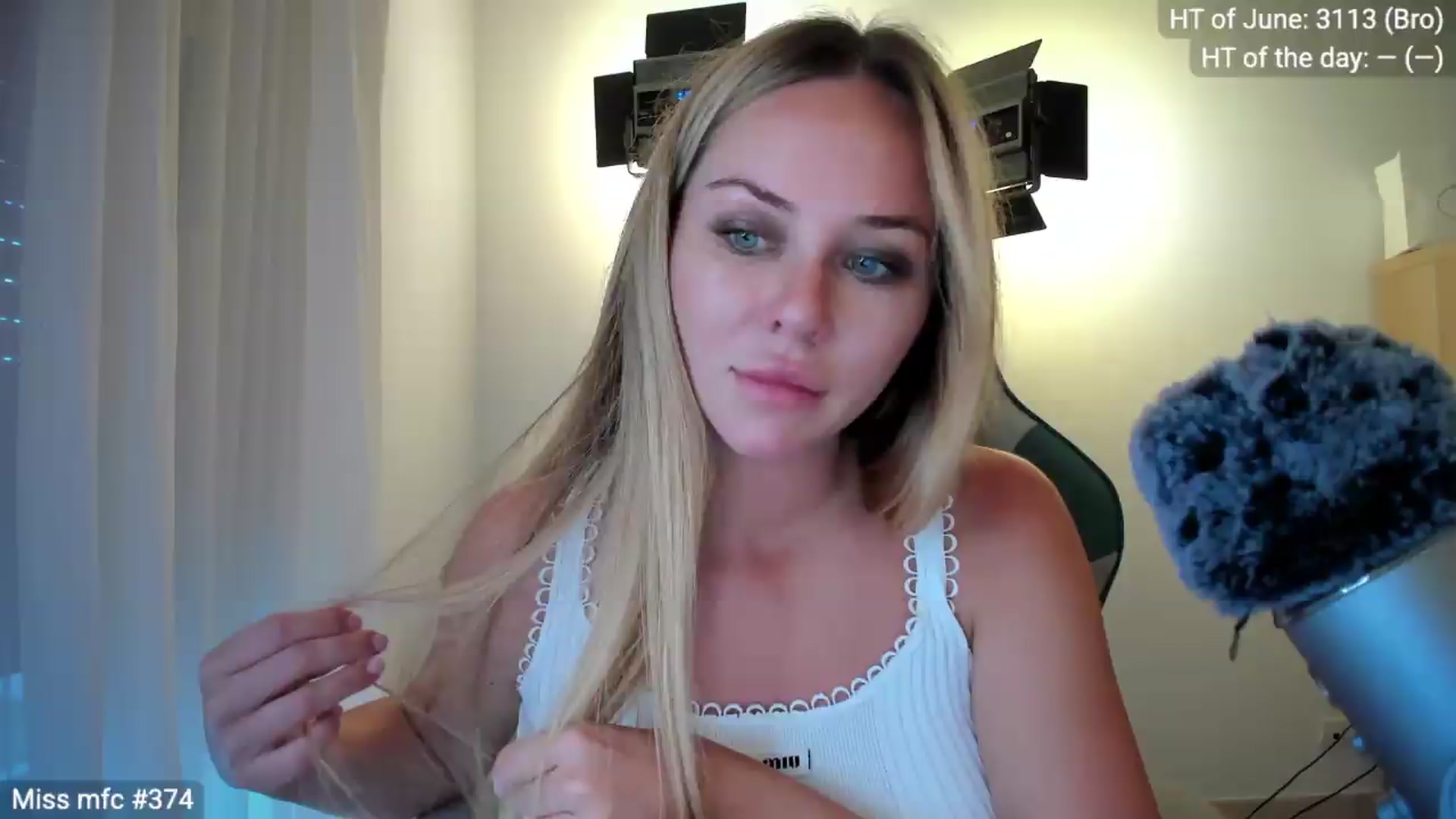 Gallery image thumbnail from Linda_0nline's myfreecams stream on, 06/21/2026, 17:48 image 1 of 20