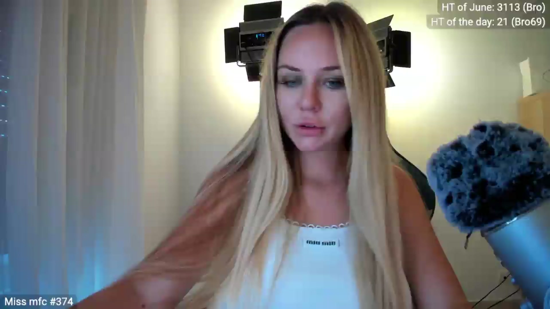 Gallery image thumbnail from Linda_0nline's myfreecams stream on, 06/21/2026, 17:48 image 7 of 20