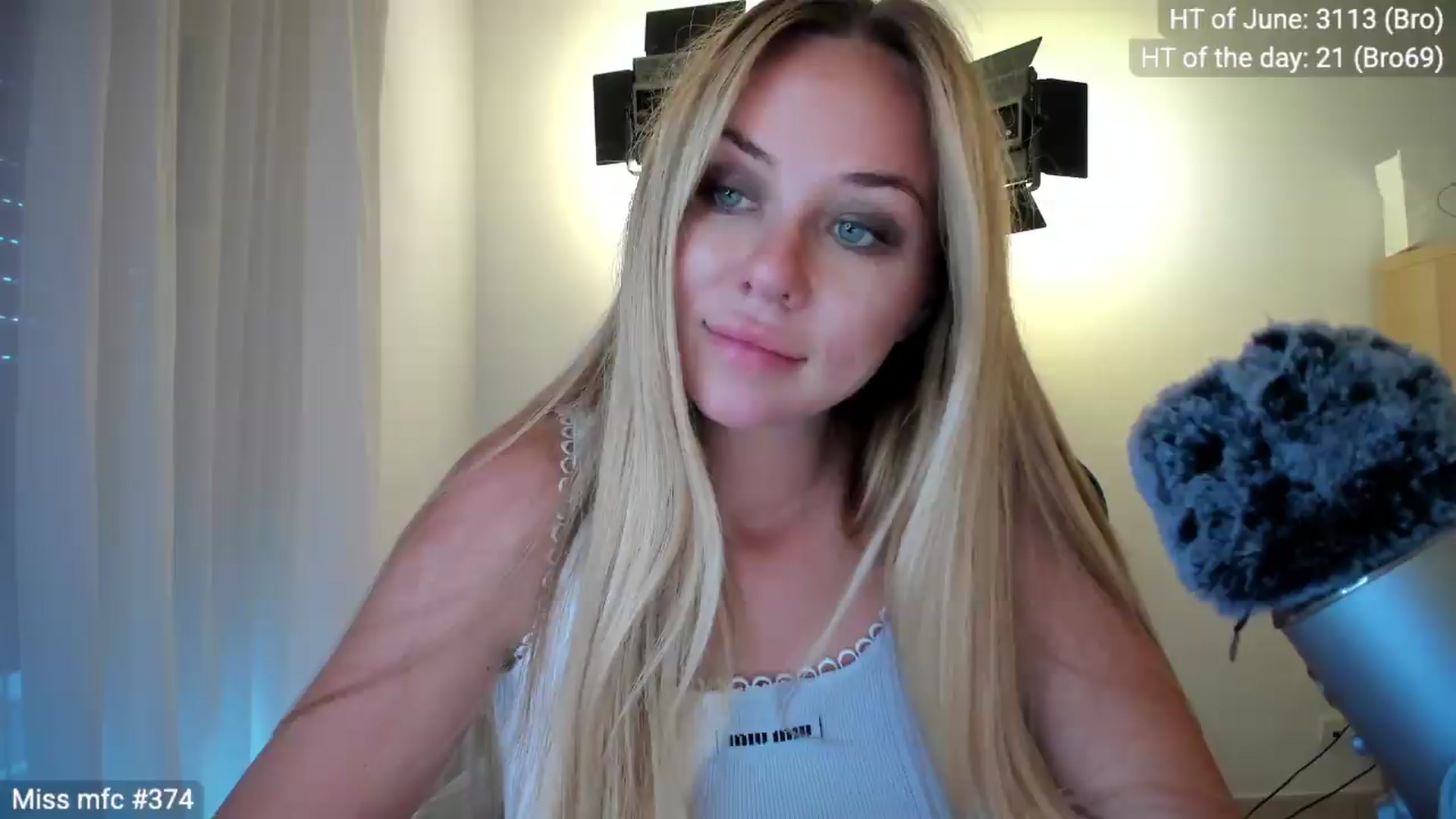 Gallery image thumbnail from Linda_0nline's myfreecams stream on, 06/21/2026, 17:48 image 6 of 20