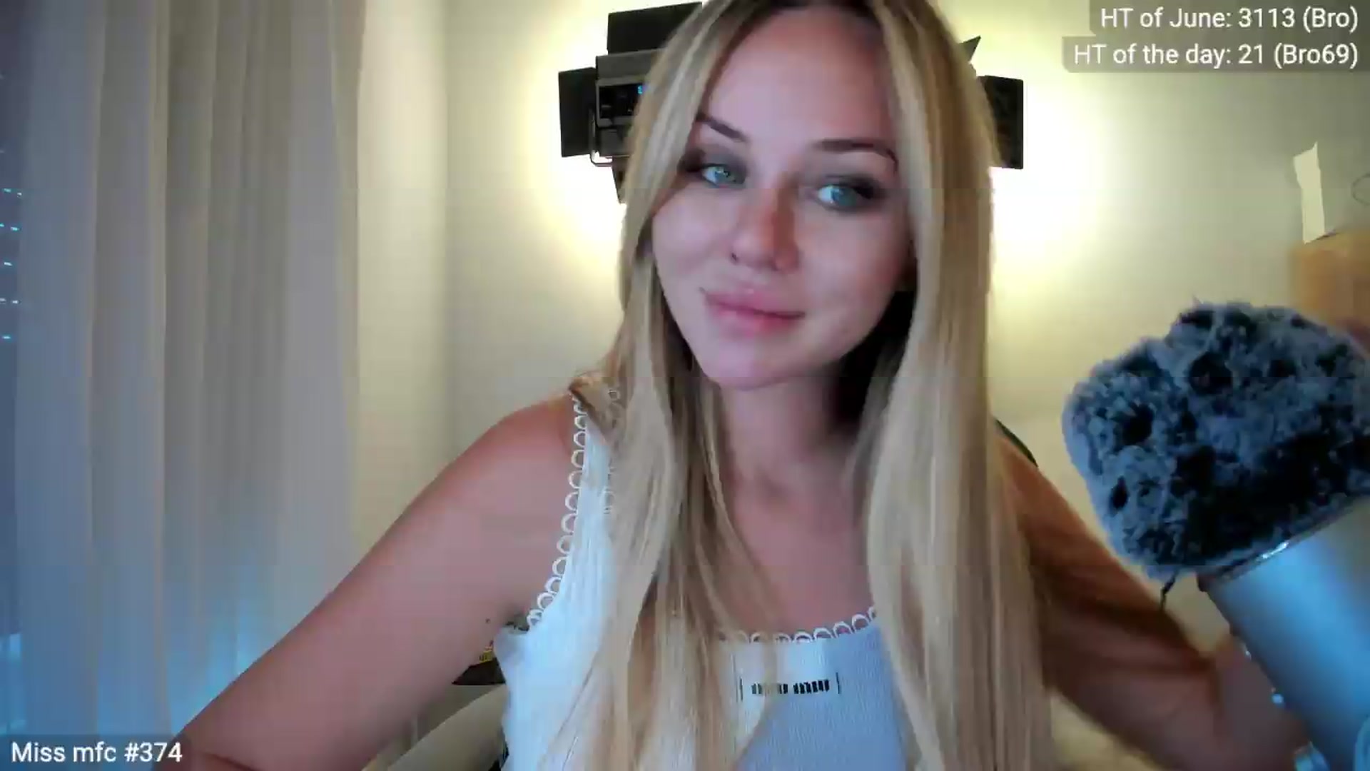 Gallery image thumbnail from Linda_0nline's myfreecams stream on, 06/21/2026, 17:48 image 5 of 20