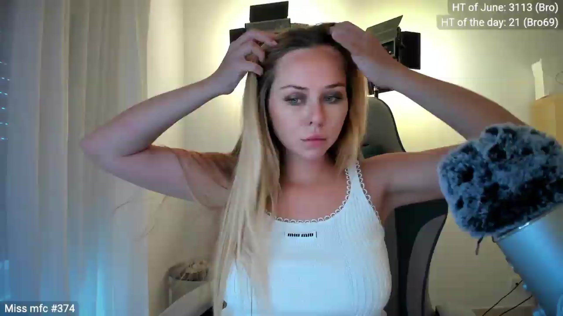 Gallery image thumbnail from Linda_0nline's myfreecams stream on, 06/21/2026, 17:48 image 15 of 20