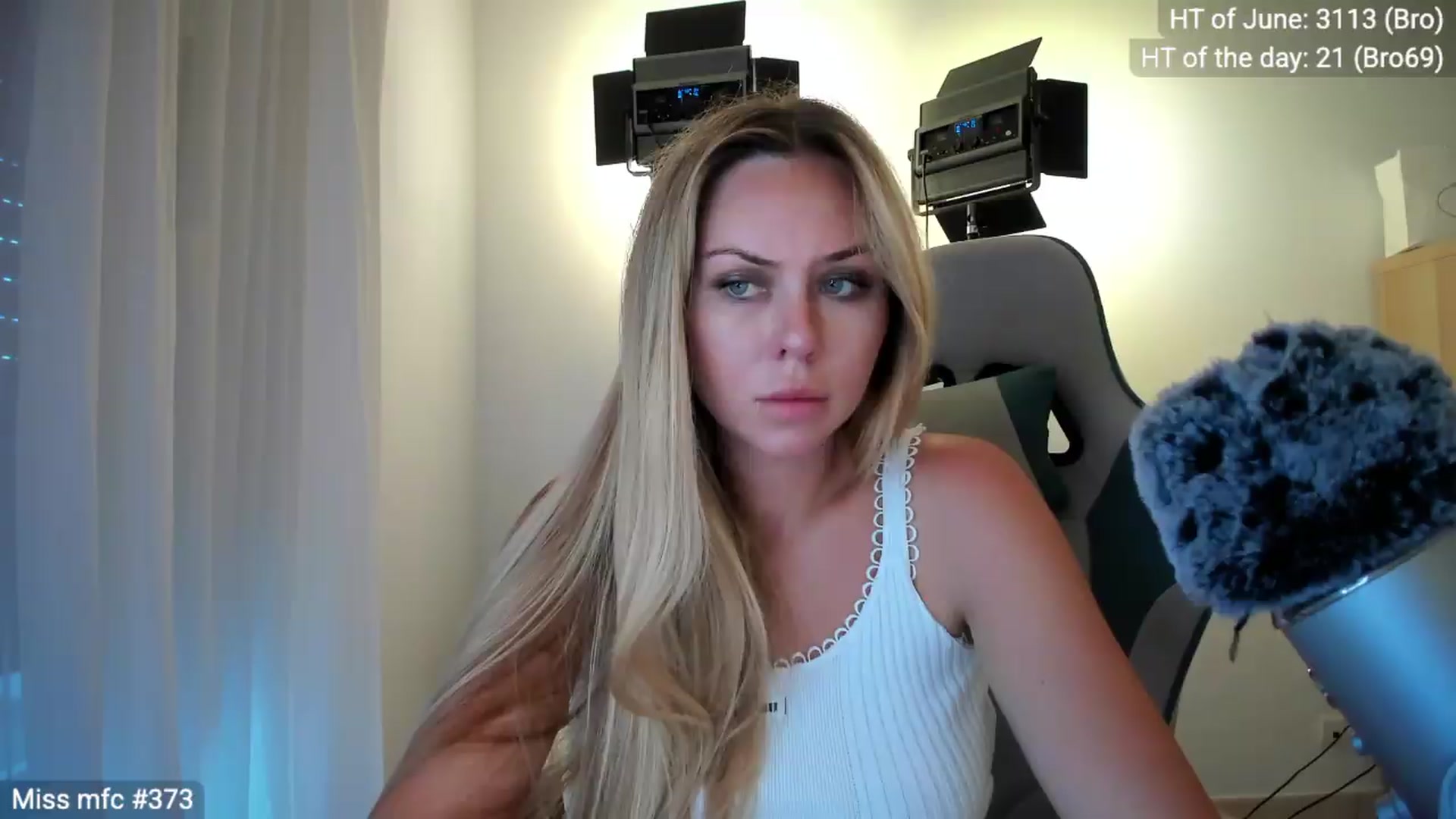 Gallery image thumbnail from Linda_0nline's myfreecams stream on, 06/21/2026, 17:48 image 12 of 20