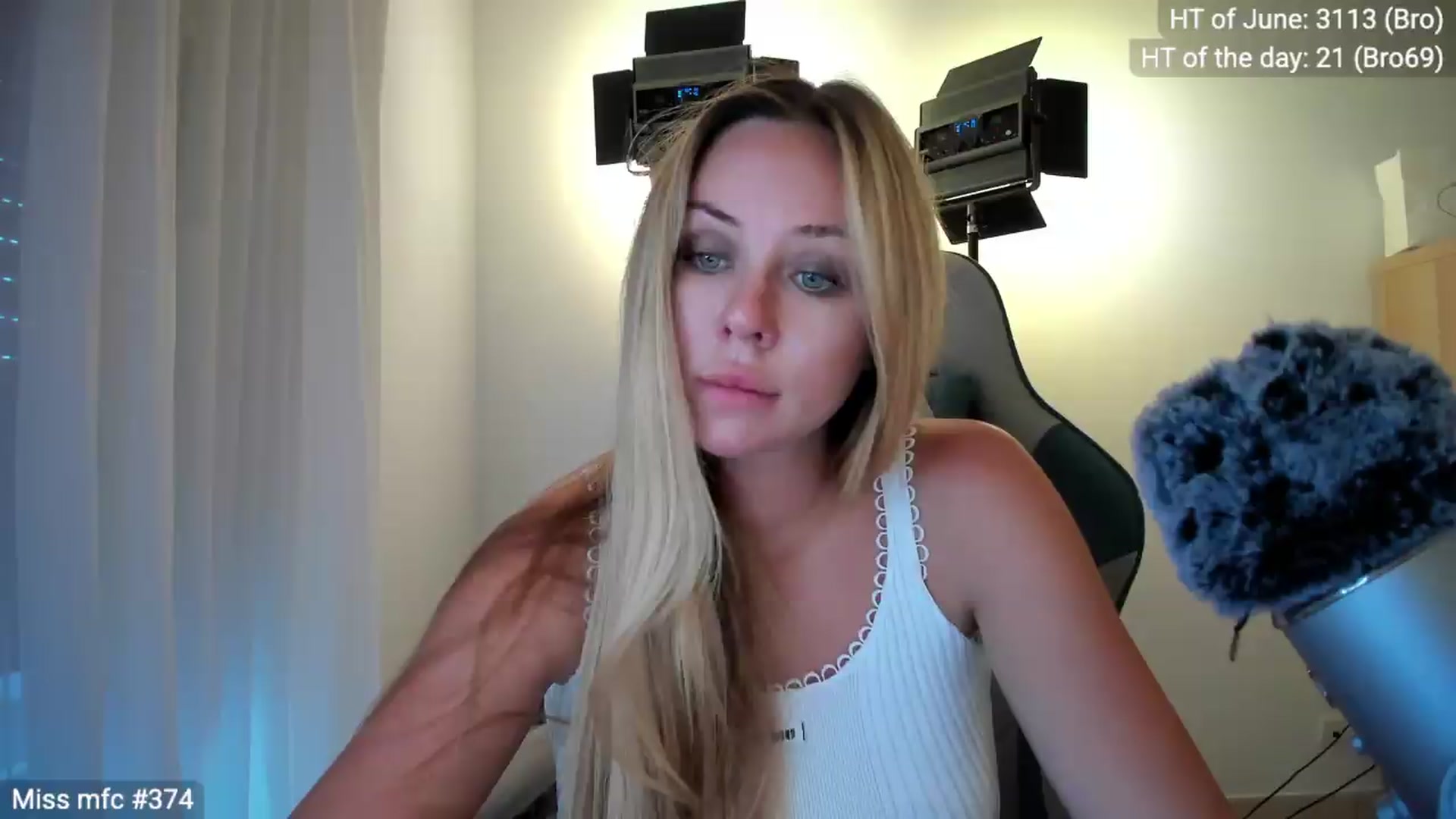 Gallery image thumbnail from Linda_0nline's myfreecams stream on, 06/21/2026, 17:48 image 13 of 20