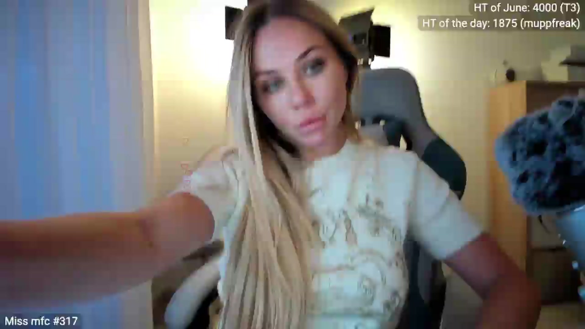 Gallery image thumbnail from Linda_0nline's myfreecams stream on, 06/30/2026, 19:24 image 1 of 20