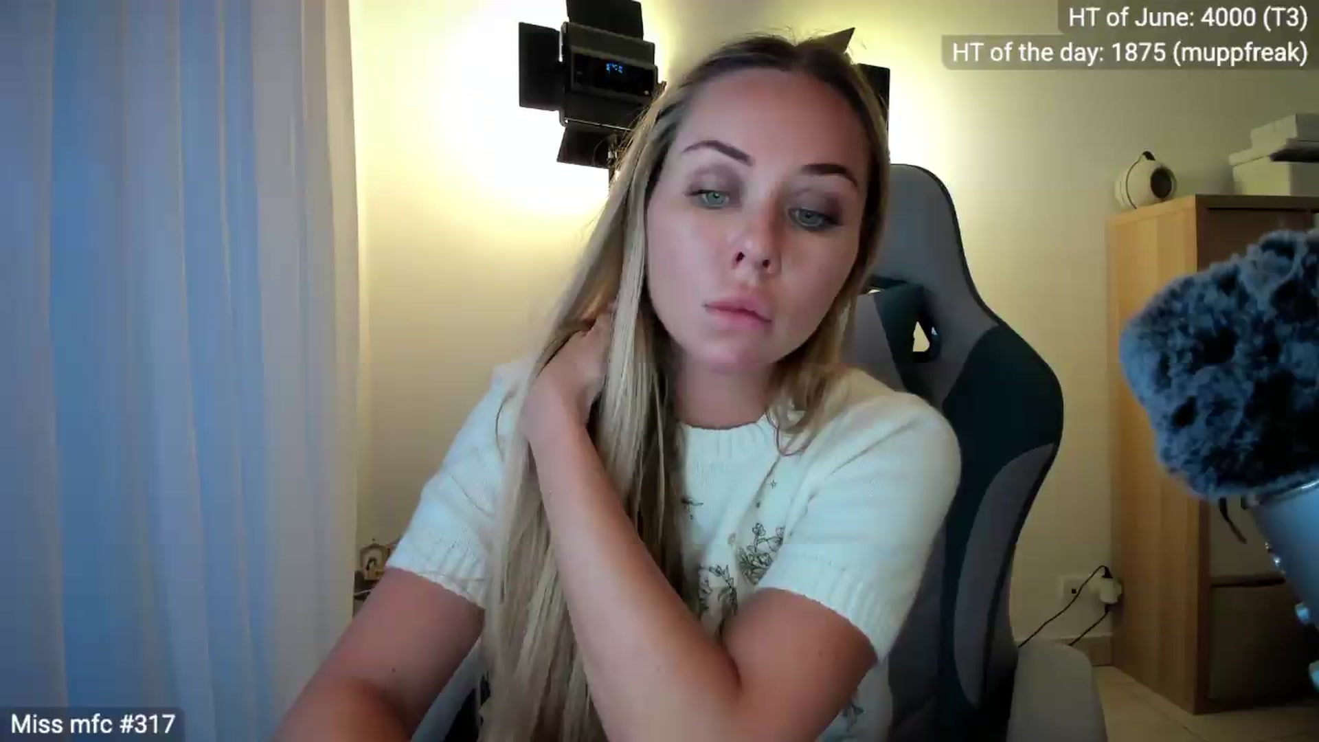 Gallery image thumbnail from Linda_0nline's myfreecams stream on, 06/30/2026, 19:24 image 9 of 20