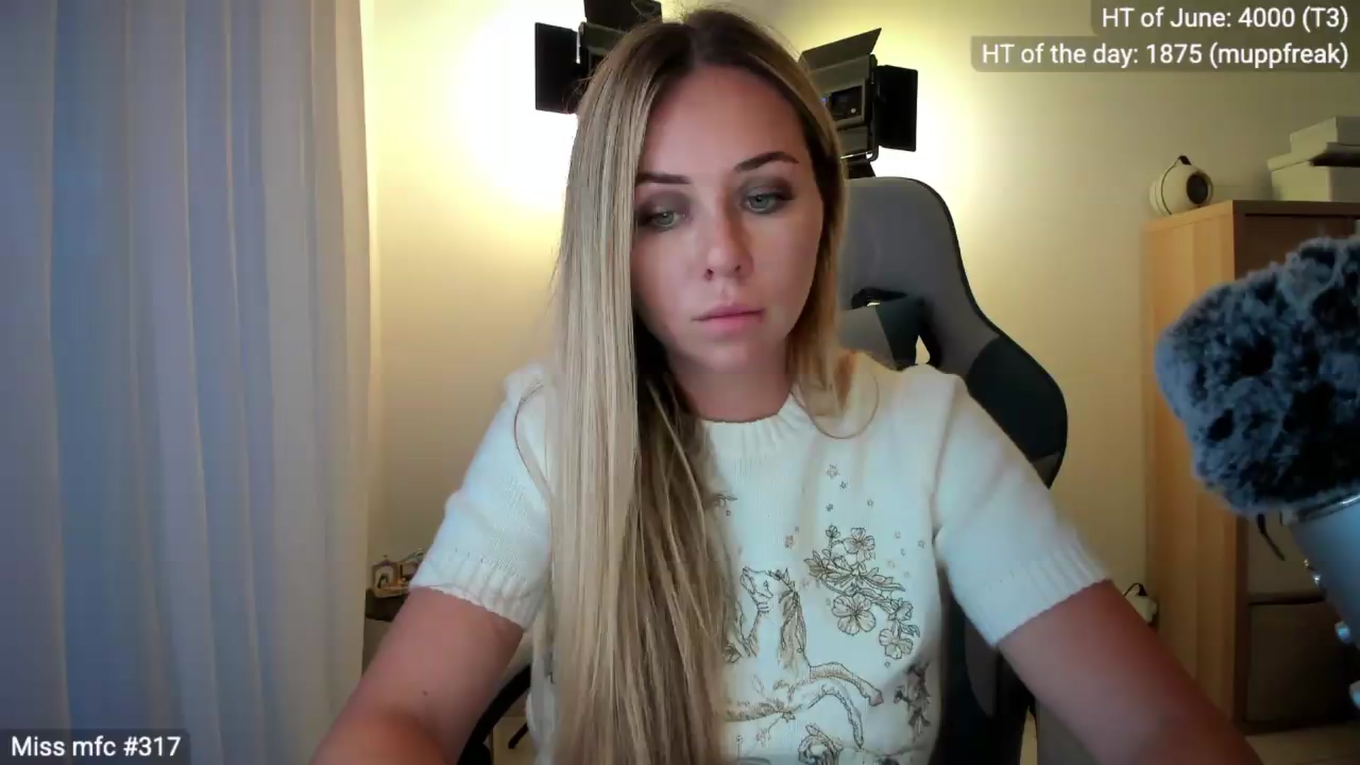Gallery image thumbnail from Linda_0nline's myfreecams stream on, 06/30/2026, 19:24 image 16 of 20