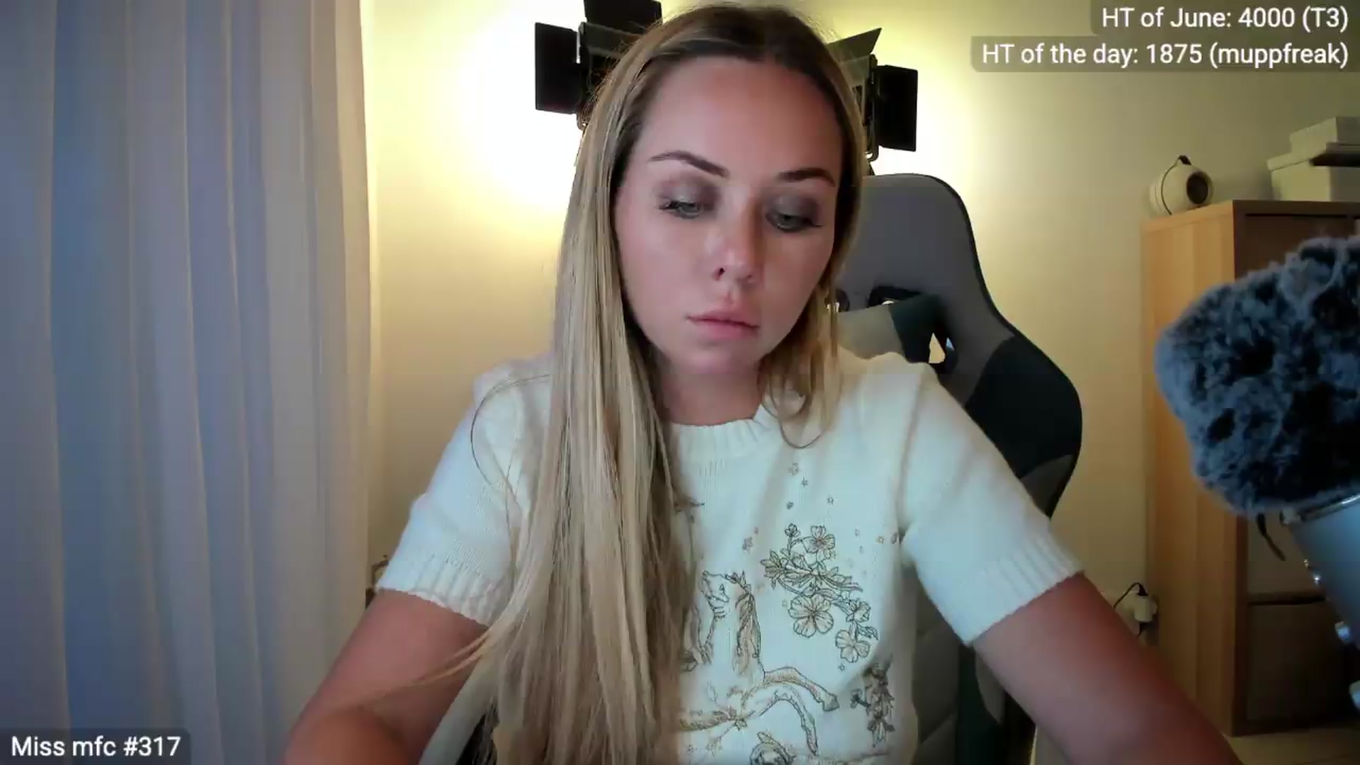 Gallery image thumbnail from Linda_0nline's myfreecams stream on, 06/30/2026, 19:24 image 17 of 20