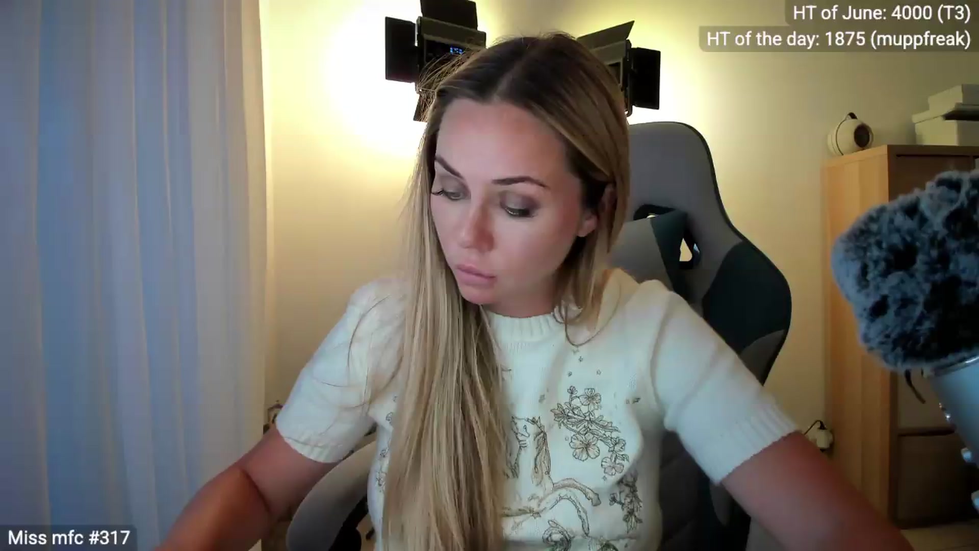 Gallery image thumbnail from Linda_0nline's myfreecams stream on, 06/30/2026, 19:24 image 10 of 20