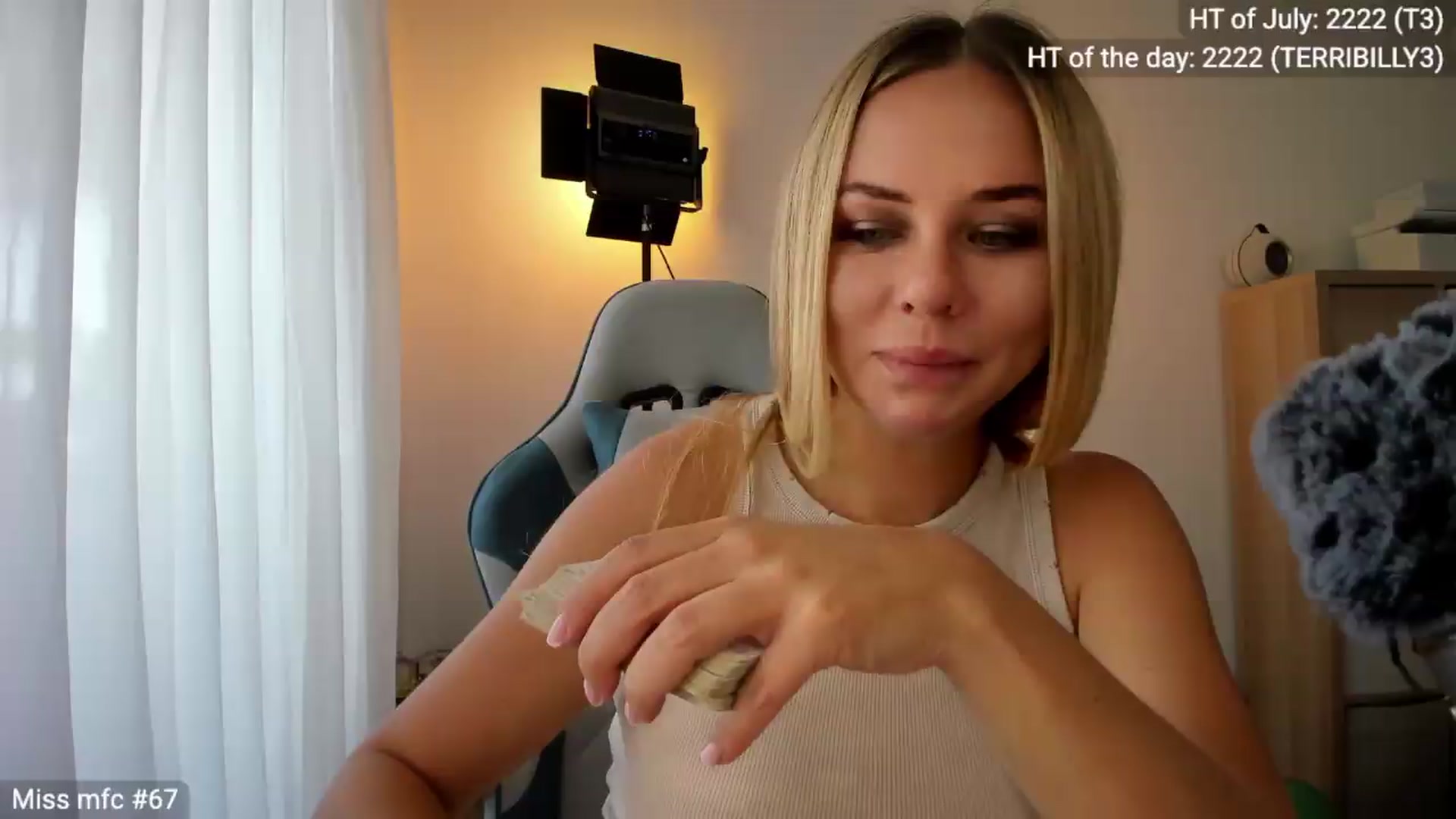 Gallery image thumbnail from Linda_0nline's myfreecams stream on, 07/01/2026, 10:46 image 3 of 20