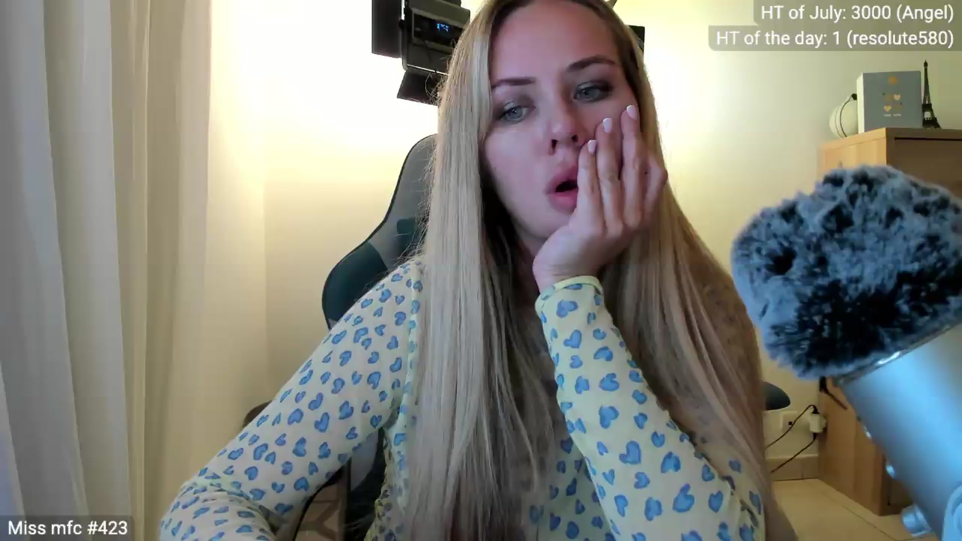Gallery image thumbnail from Linda_0nline's myfreecams stream on, 07/10/2026, 20:48 image 17 of 20