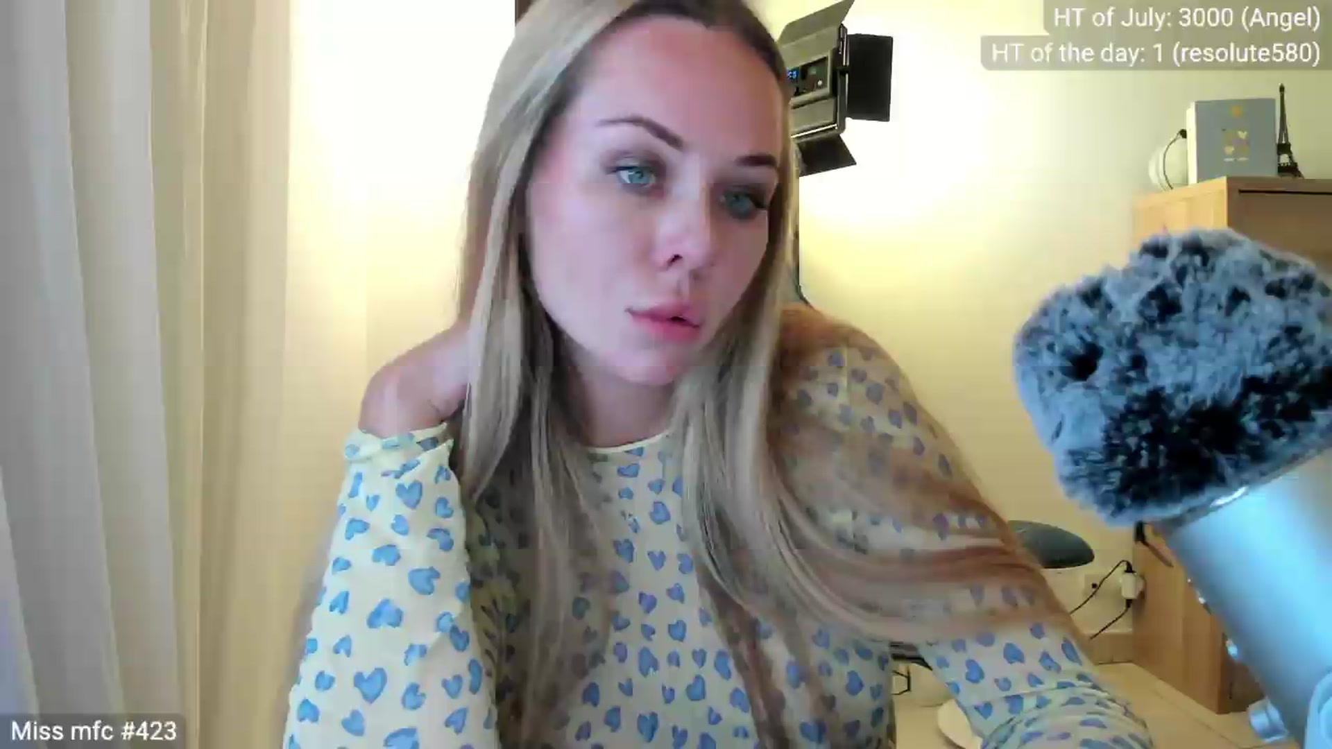 Gallery image thumbnail from Linda_0nline's myfreecams stream on, 07/10/2026, 20:48 image 18 of 20