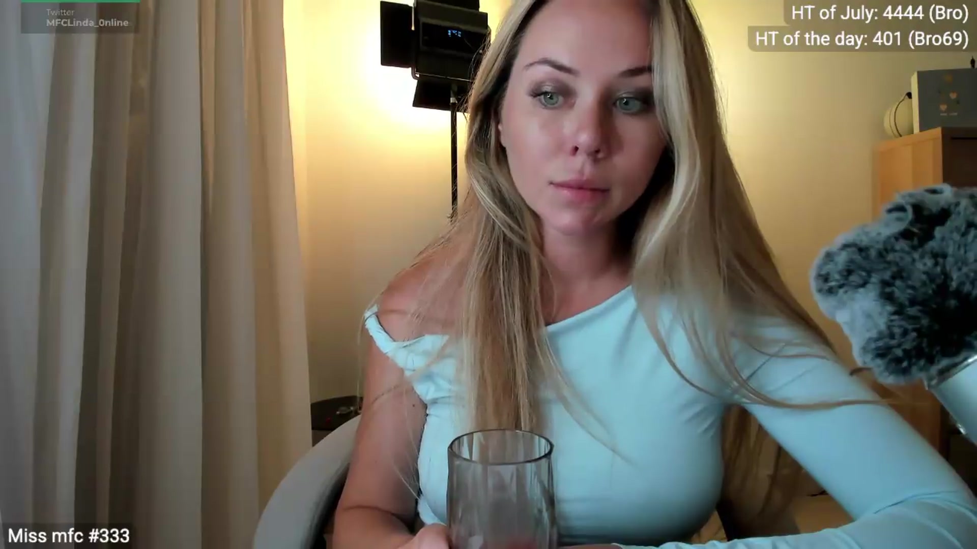 Gallery image thumbnail from Linda_0nline's myfreecams stream on, 07/11/2026, 18:58 image 9 of 20