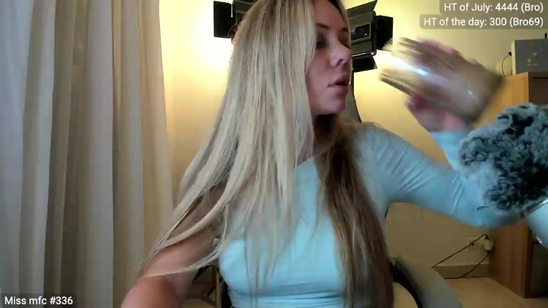 Gallery image thumbnail from Linda_0nline's myfreecams stream on, 07/11/2026, 18:58 image 5 of 20