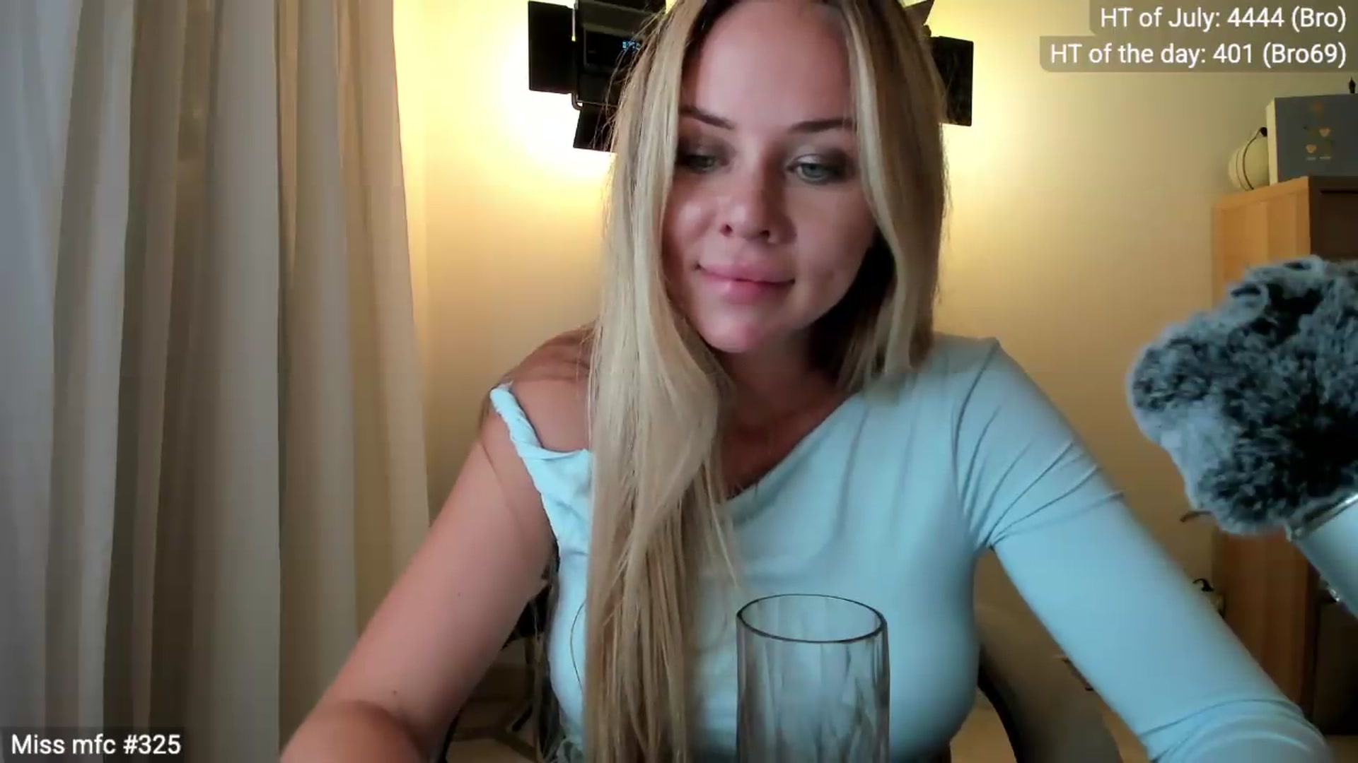Gallery image thumbnail from Linda_0nline's myfreecams stream on, 07/11/2026, 18:58 image 16 of 20