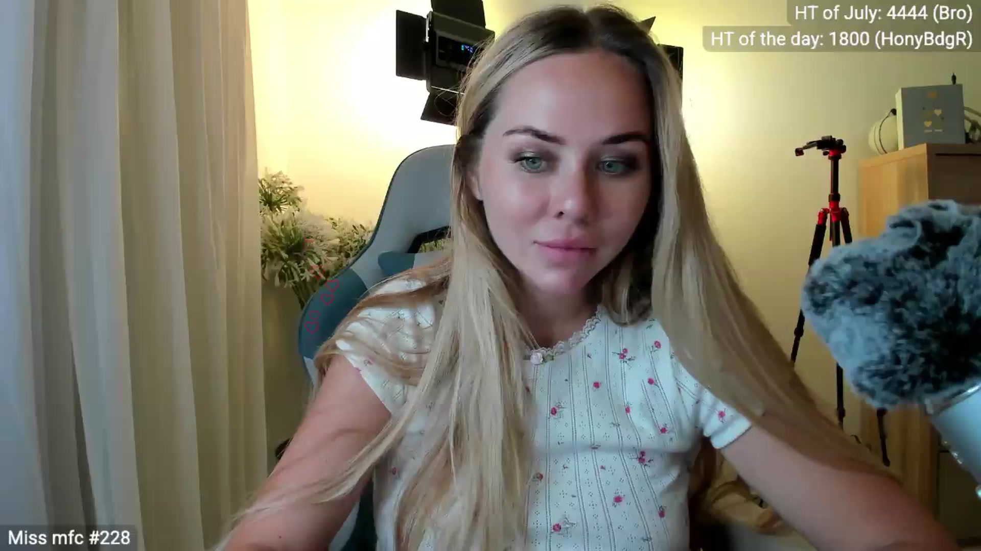 Gallery image thumbnail from Linda_0nline's myfreecams stream on, 07/15/2026, 20:21 image 10 of 20