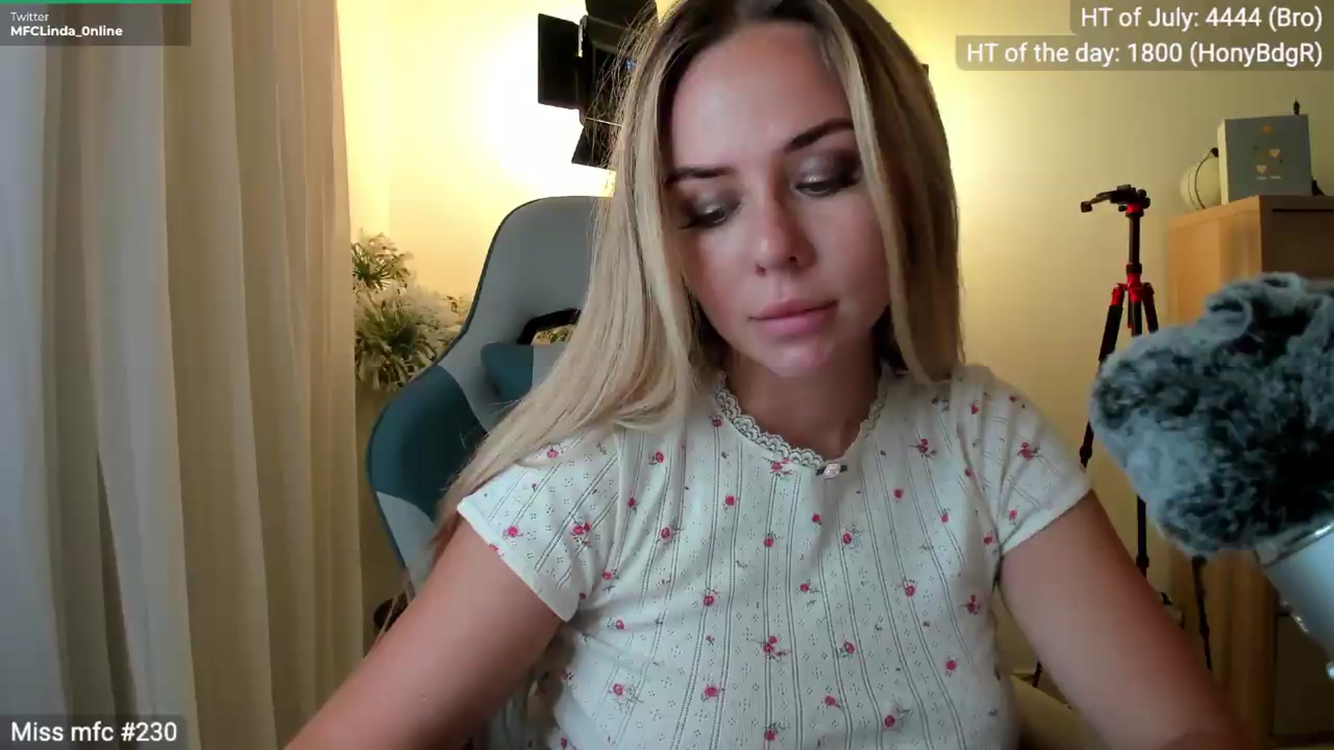 Gallery image thumbnail from Linda_0nline's myfreecams stream on, 07/15/2026, 20:21 image 19 of 20