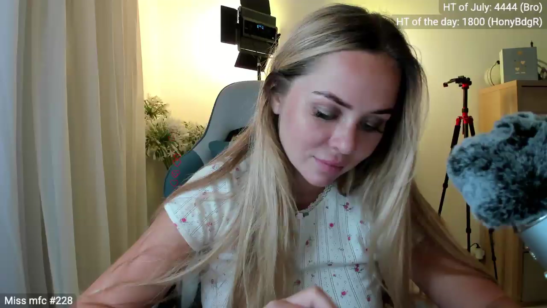 Gallery image thumbnail from Linda_0nline's myfreecams stream on, 07/15/2026, 20:21 image 11 of 20