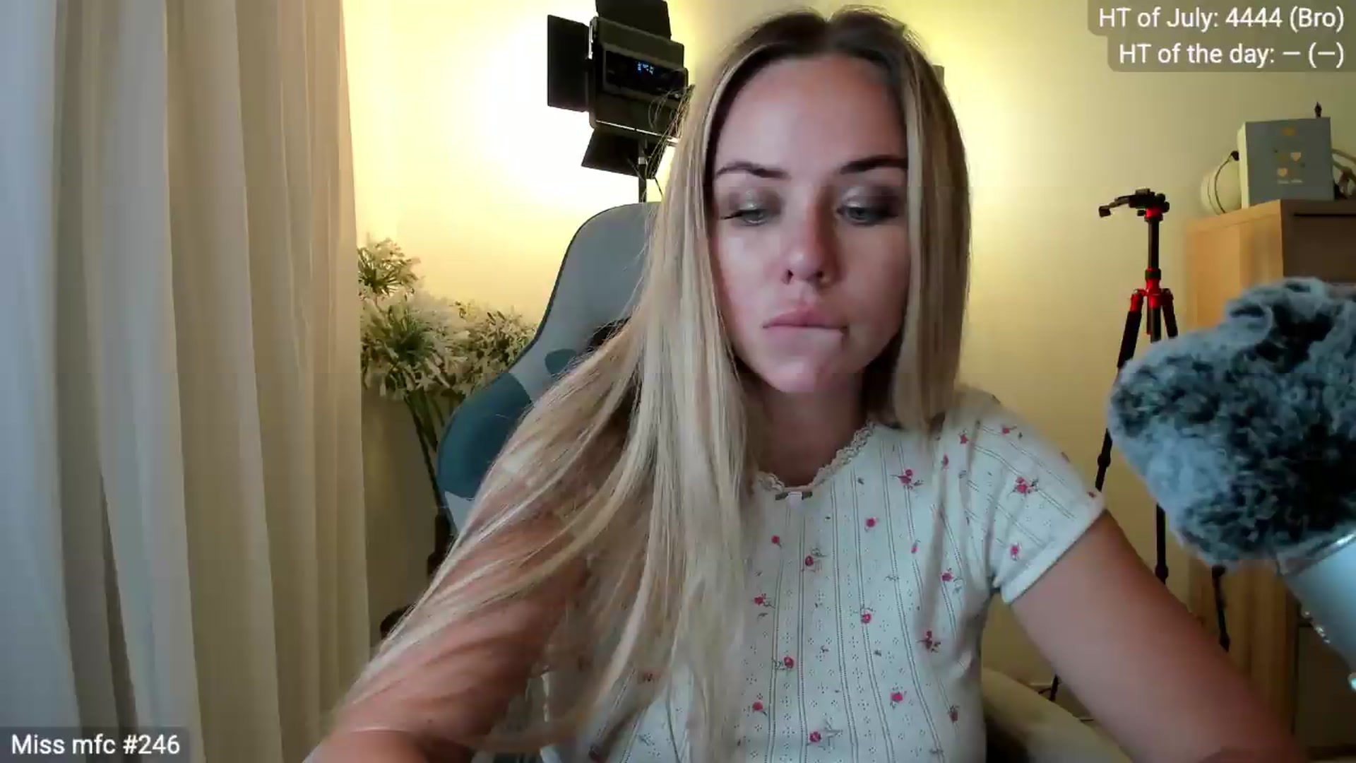 Gallery image thumbnail from Linda_0nline's myfreecams stream on, 07/15/2026, 20:21 image 7 of 20