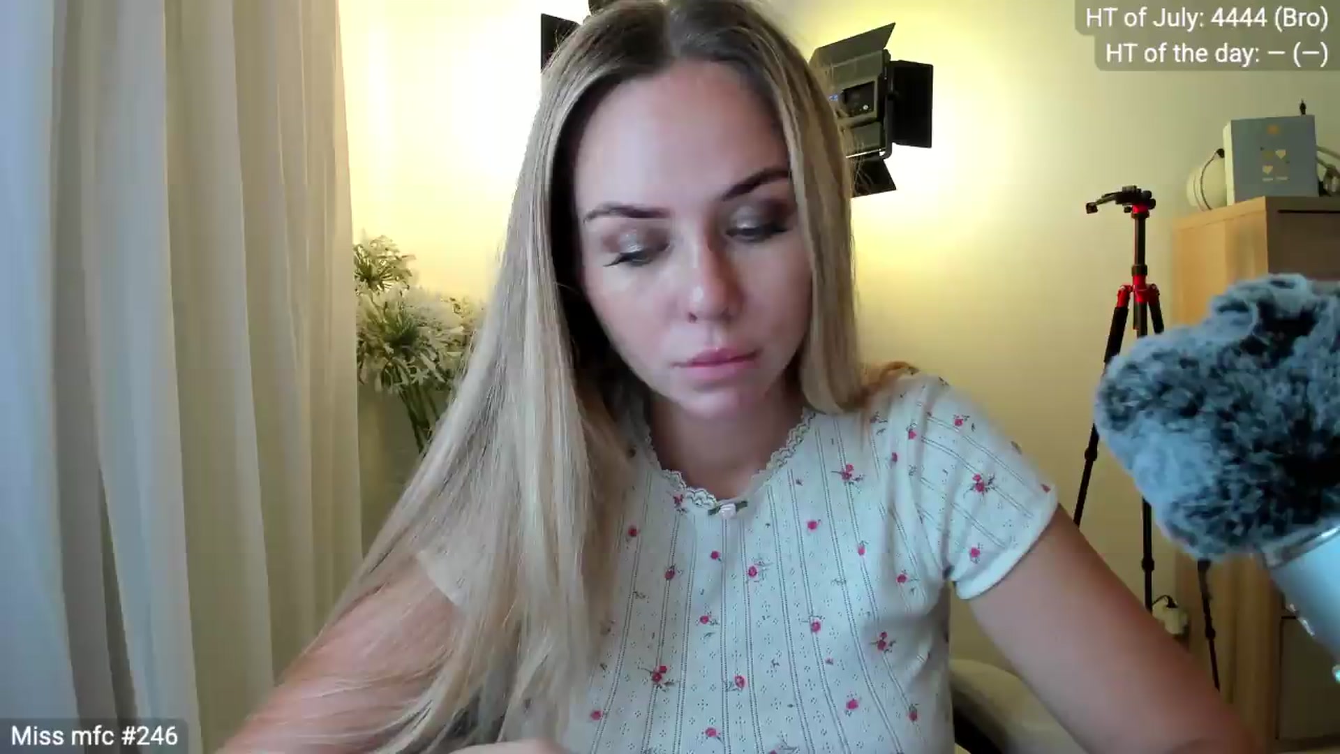 Gallery image thumbnail from Linda_0nline's myfreecams stream on, 07/15/2026, 20:21 image 6 of 20