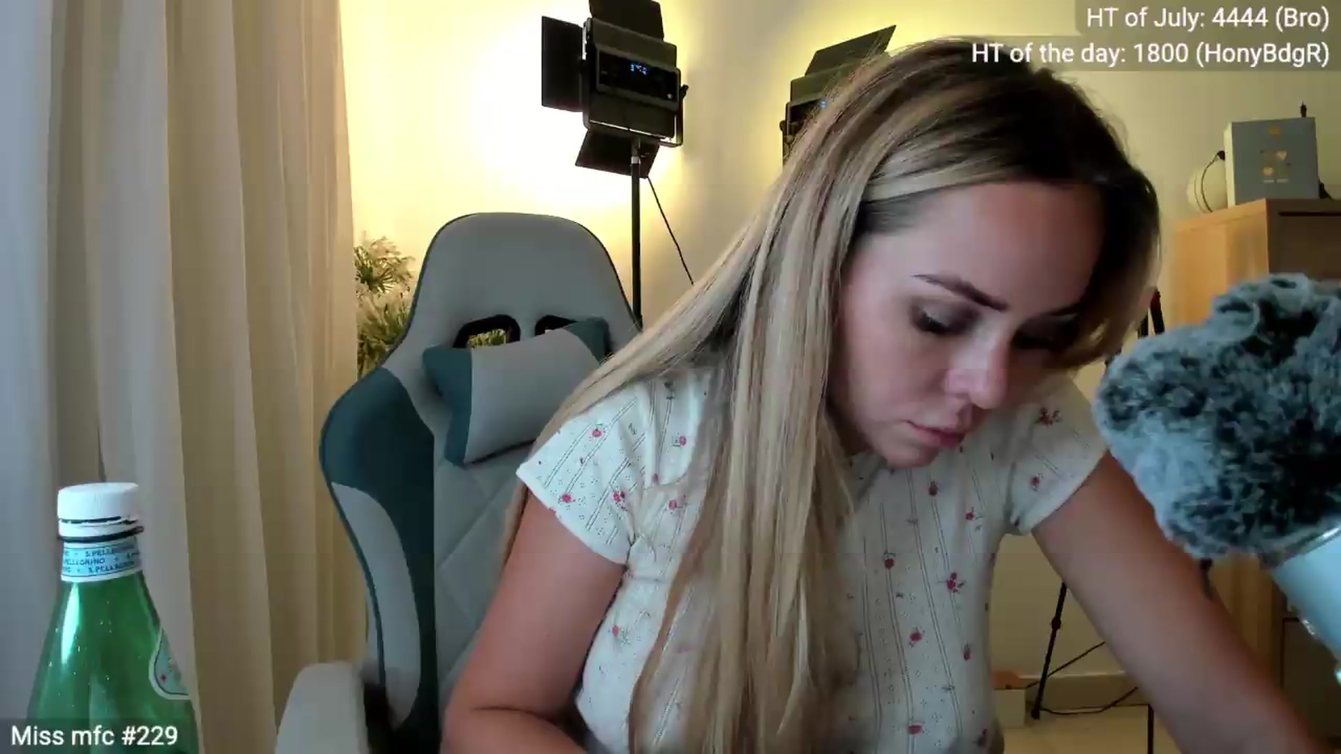 Gallery image thumbnail from Linda_0nline's myfreecams stream on, 07/15/2026, 20:21 image 14 of 20