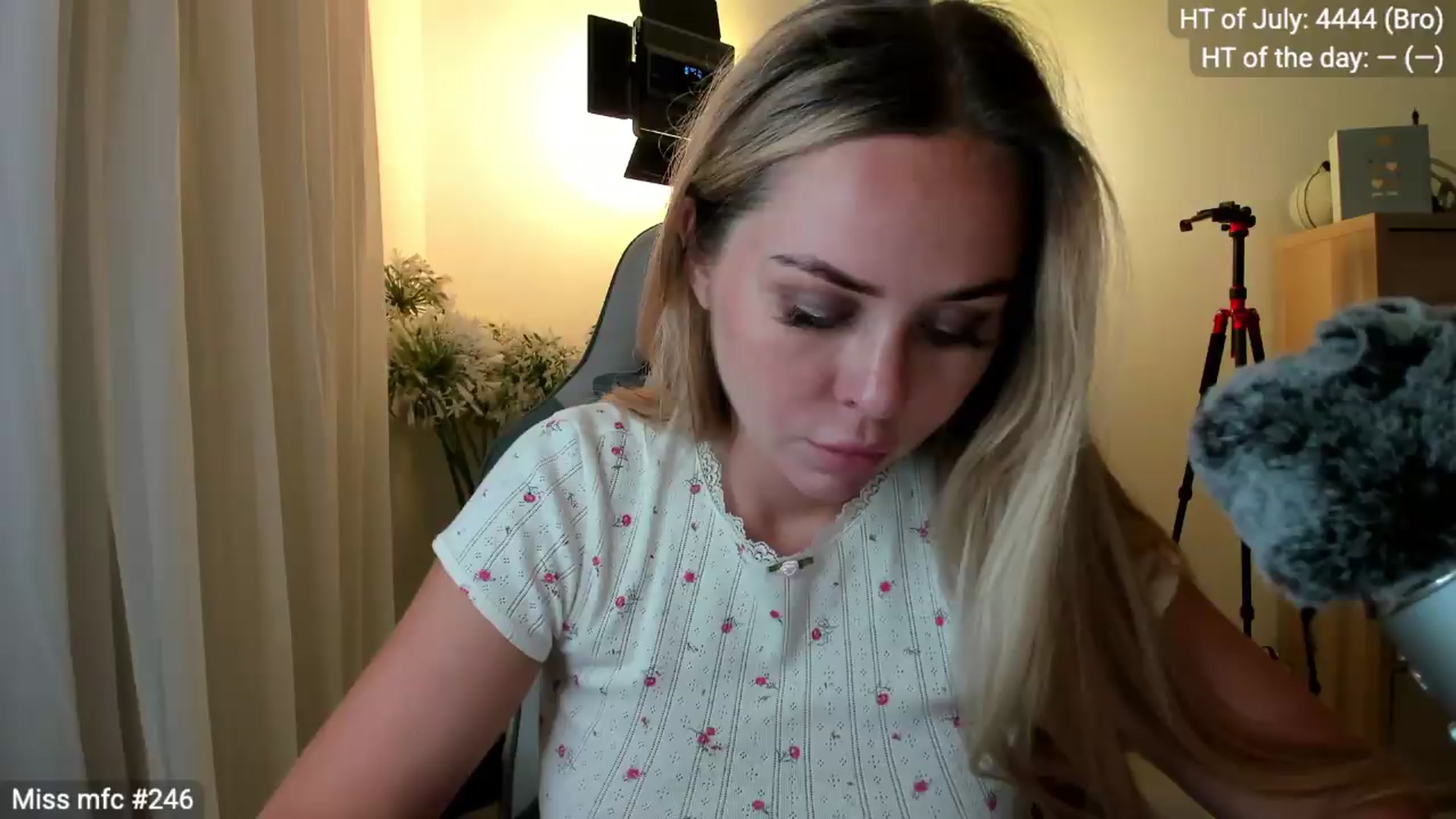 Gallery image thumbnail from Linda_0nline's myfreecams stream on, 07/15/2026, 20:21 image 3 of 20