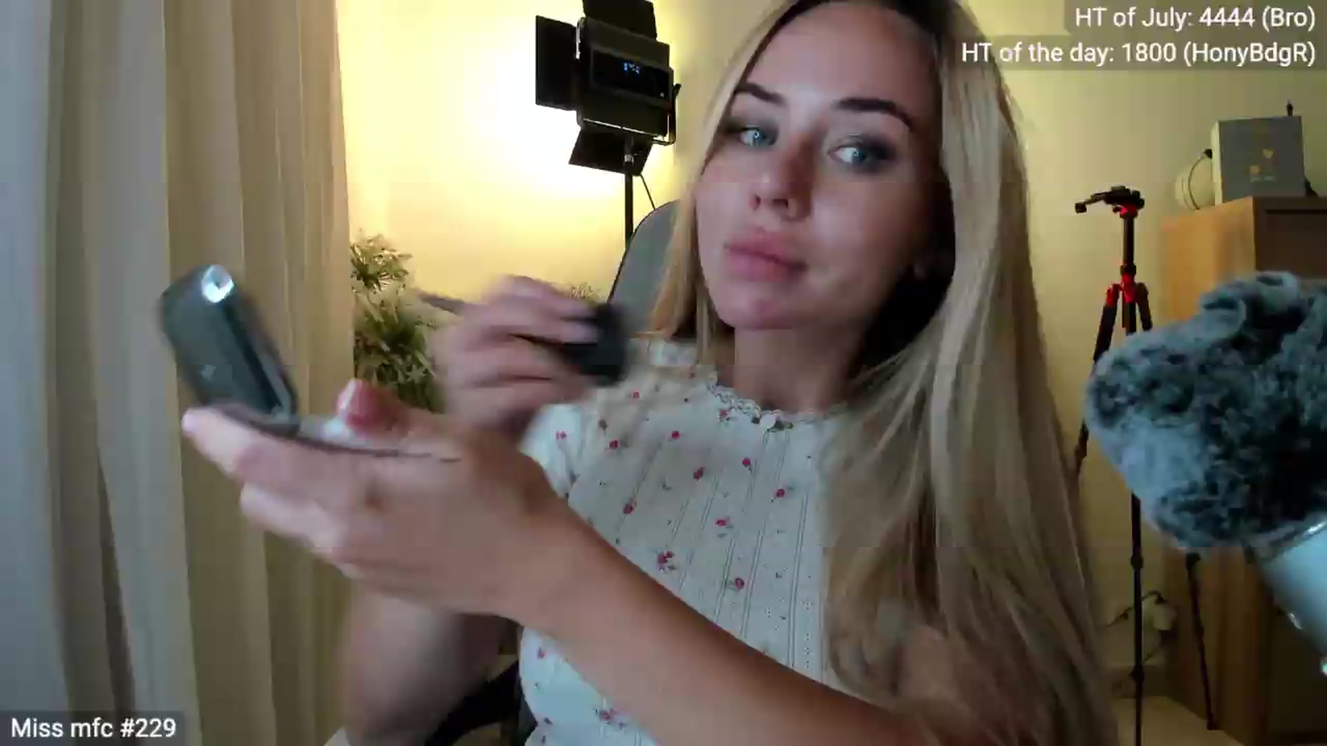Gallery image thumbnail from Linda_0nline's myfreecams stream on, 07/15/2026, 20:21 image 18 of 20