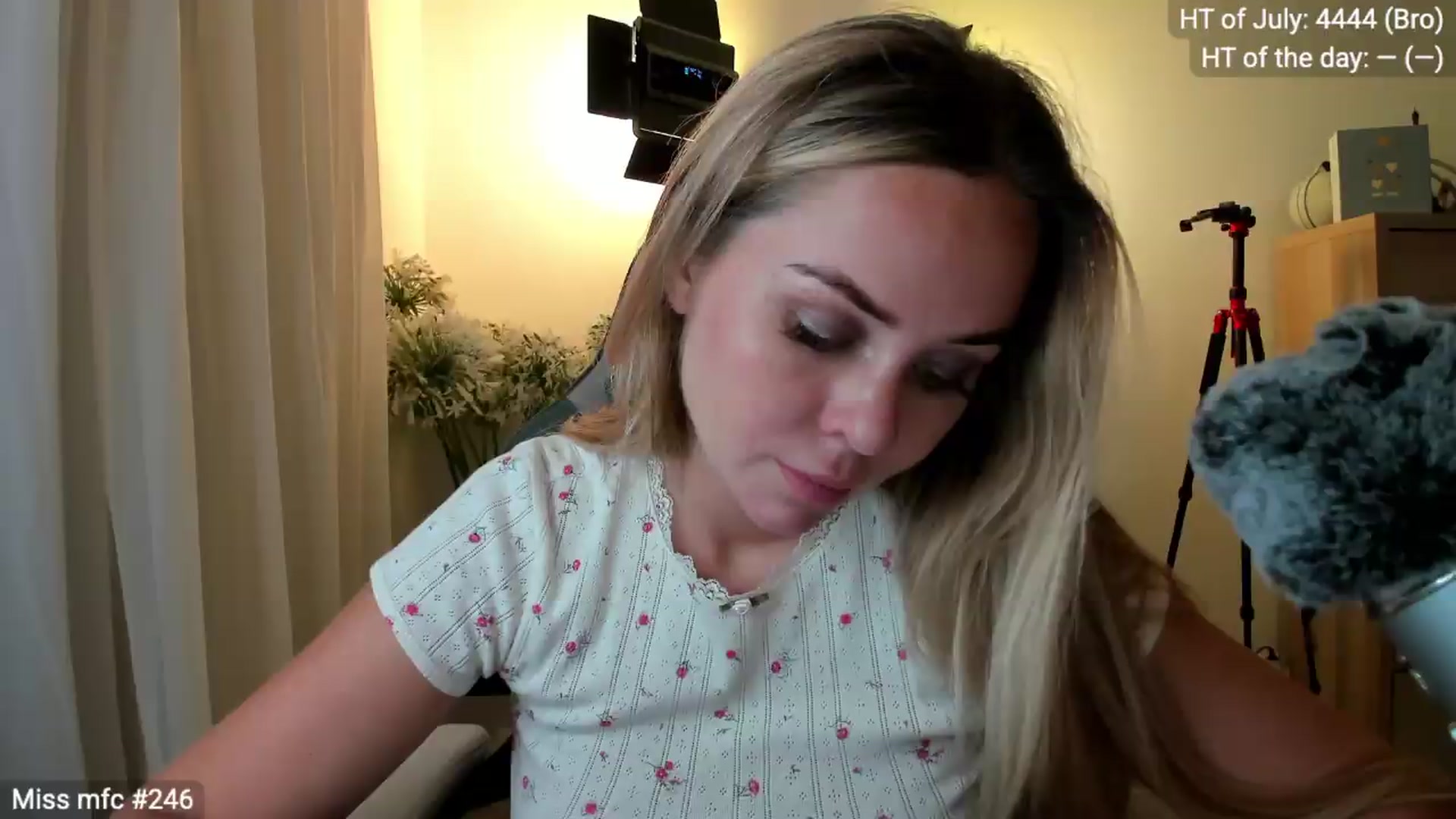 Gallery image thumbnail from Linda_0nline's myfreecams stream on, 07/15/2026, 20:21 image 4 of 20